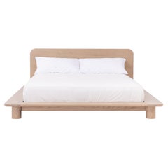 Kiral Bett von Sun at Six, minimalistisches, nudefarbenes Queen-Bett aus Holz