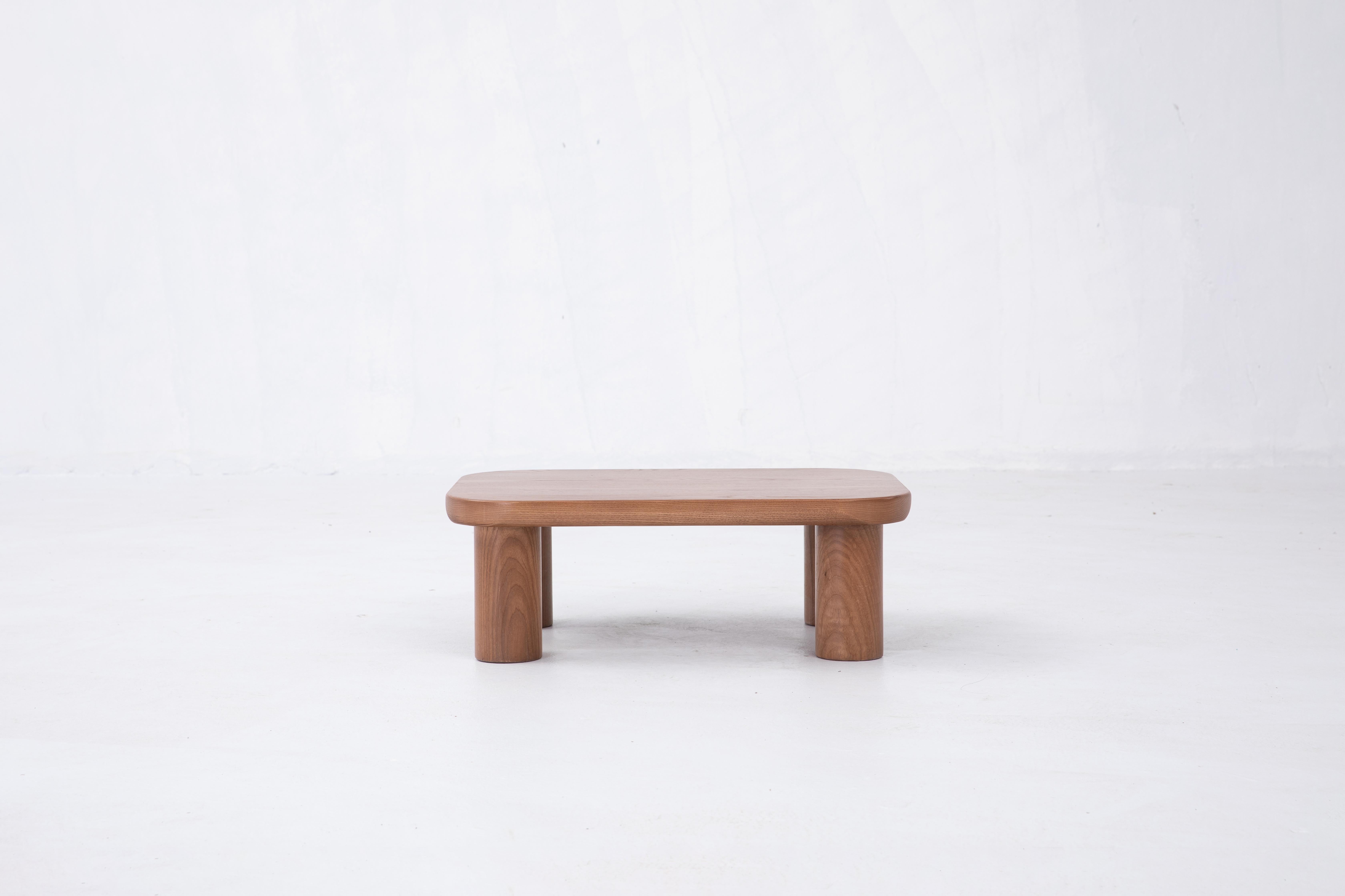 Sun at six est un studio de conception de meubles contemporains qui travaille avec des maîtres menuisiers chinois traditionnels pour fabriquer ses pièces à la main en utilisant la menuiserie traditionnelle. 

Un bon meuble commence par des matériaux