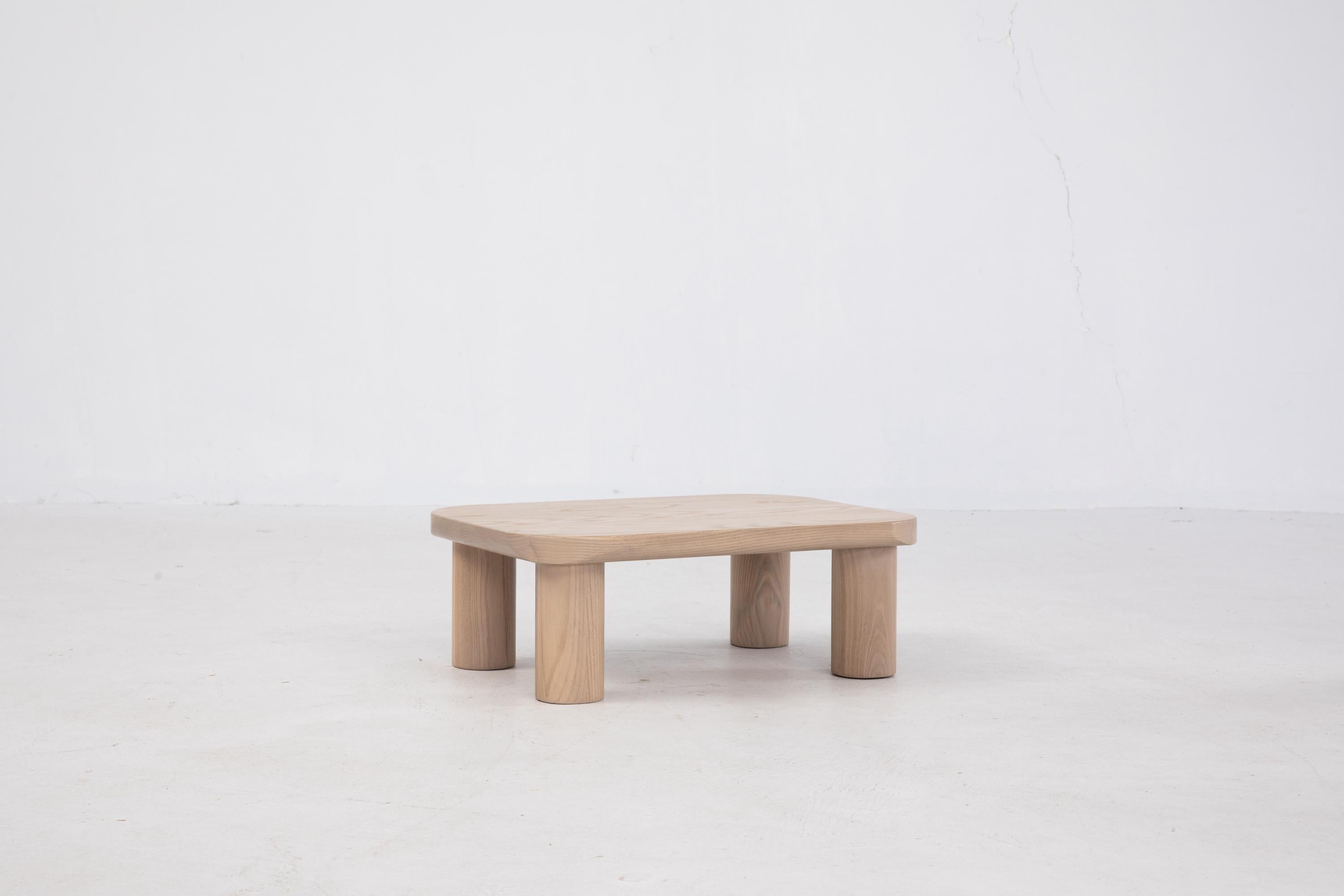 Mesilla de noche Kiral de Sun at Six, Siena, Mesa auxiliar minimalista de madera Ceniza en venta