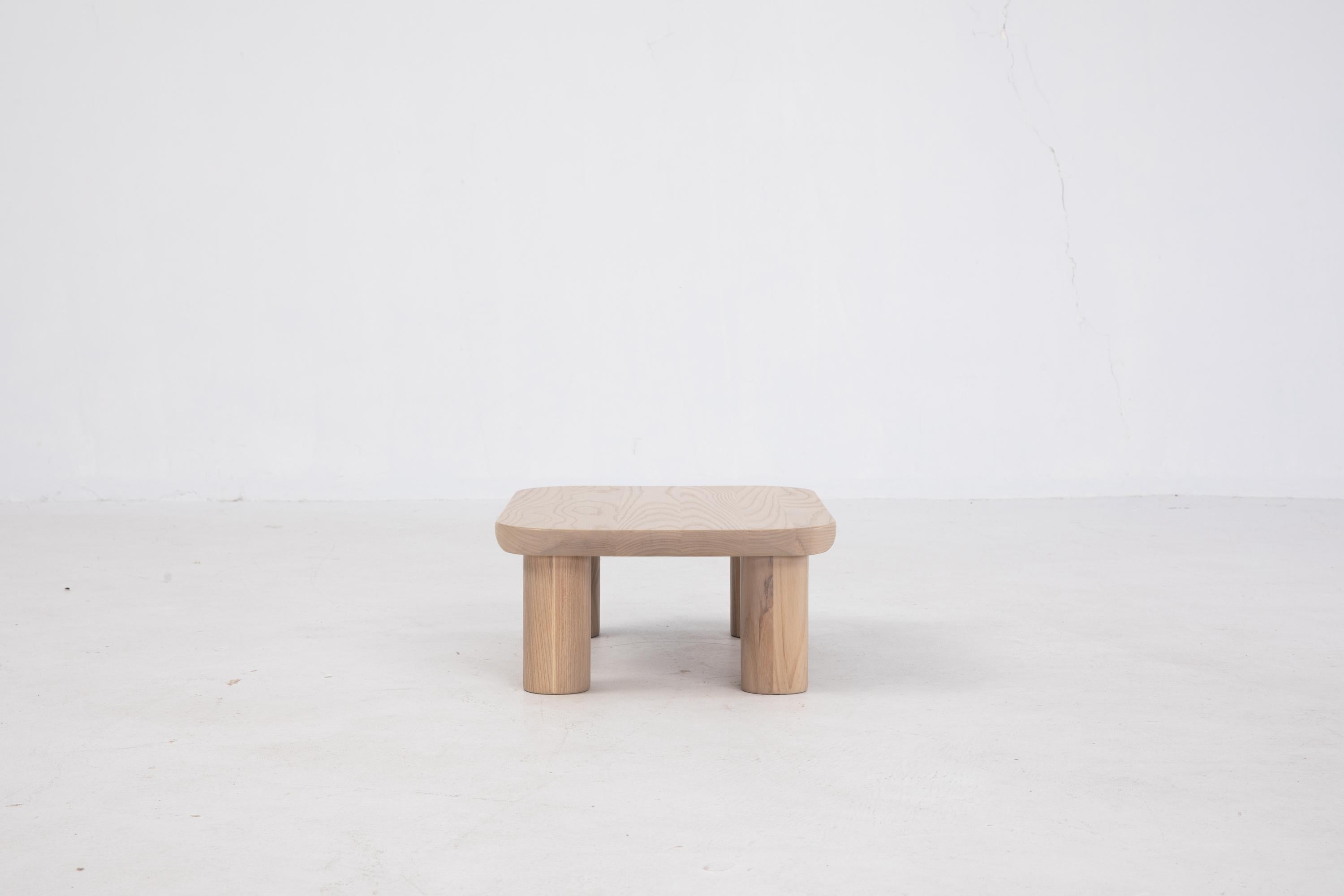 Mesilla de noche Kiral de Sun at Six, Siena, Mesa auxiliar minimalista de madera en venta 1