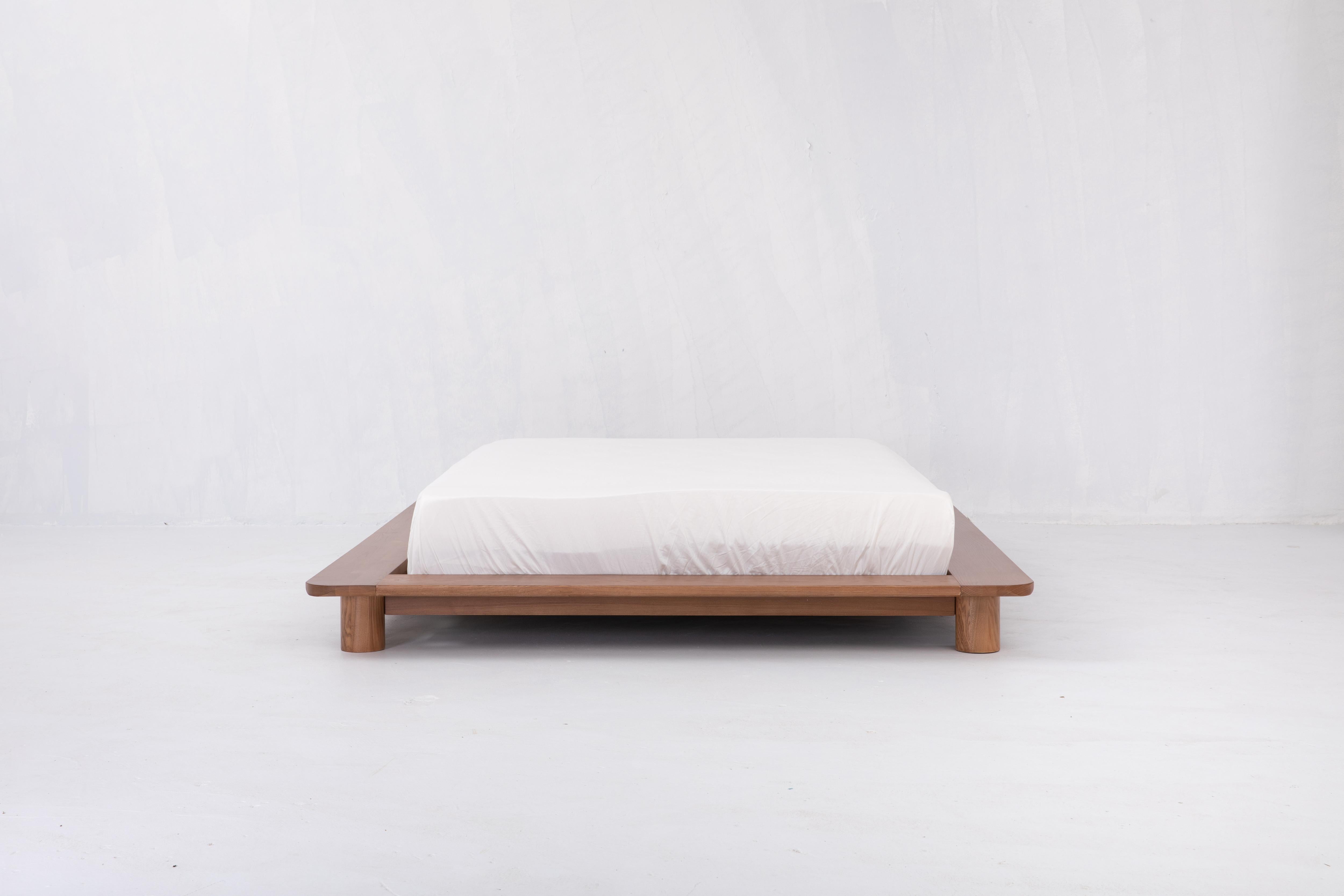 Sun at Six es un estudio de diseño de muebles contemporáneos que trabaja con maestros carpinteros chinos para elaborar a mano nuestras piezas utilizando ebanistería tradicional. 

Los grandes muebles empiezan con materiales de calidad: fresno blanco