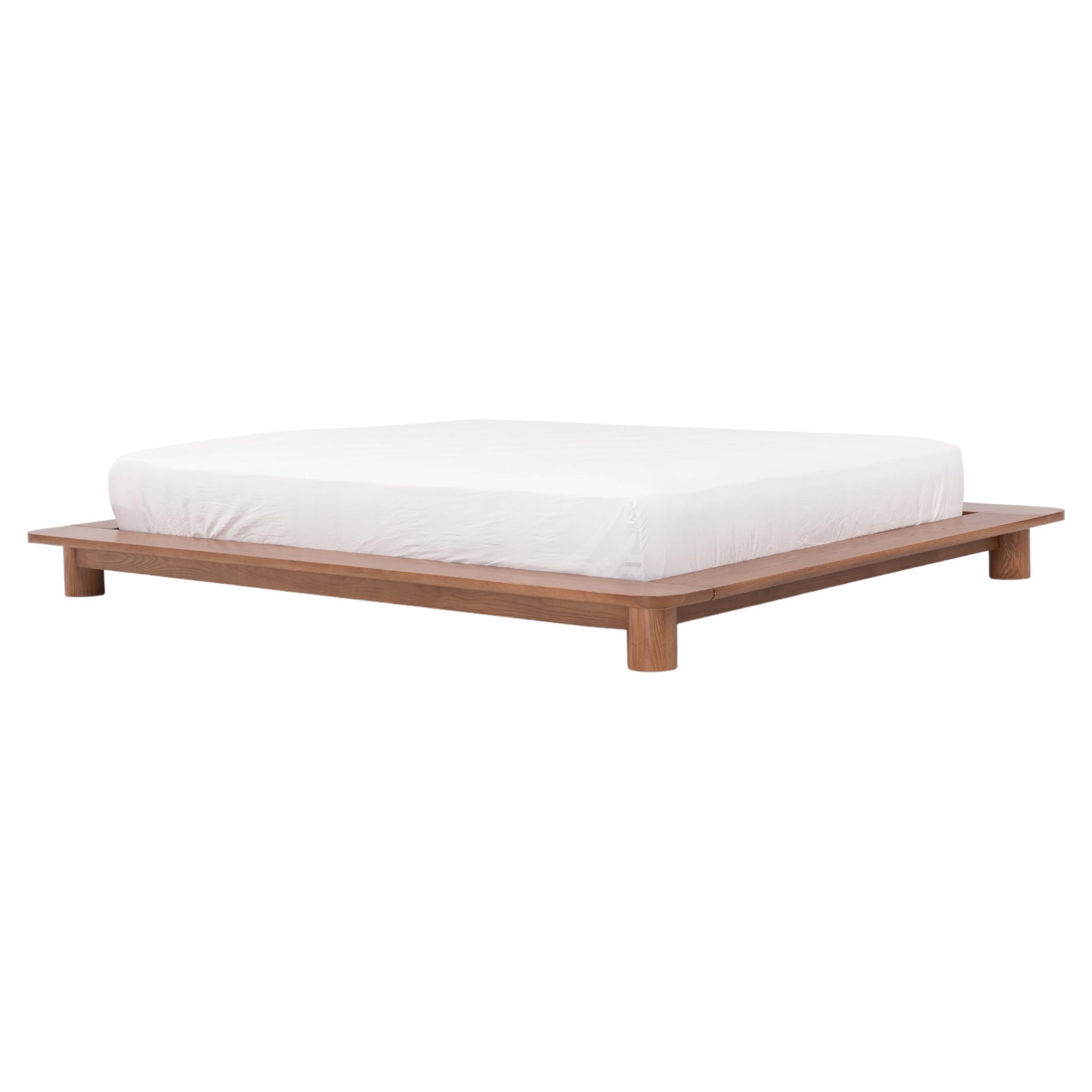 Kiral Plateaubett von Sun at Six, minimalistisches Siena Queen-Bett aus Holz