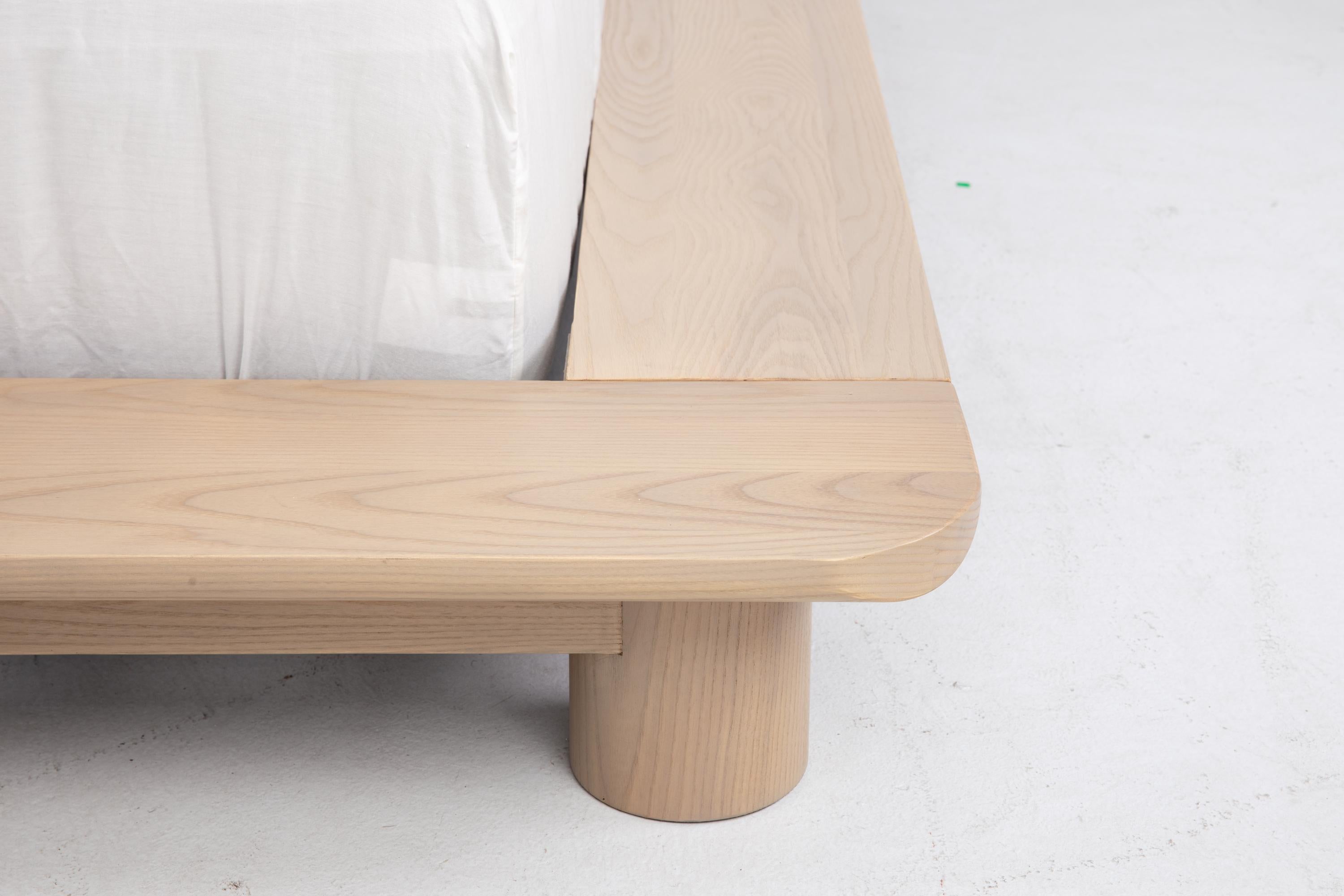 Cama de plataforma Kiral de Sun at Six, Cama de matrimonio minimalista Siena de madera en venta 10