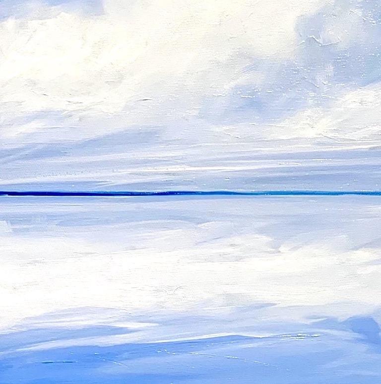 Cielo de verano azul 1: pintura al óleo contemporánea con agua, nubes, cielo, lago - Painting de Kirby Frendendall