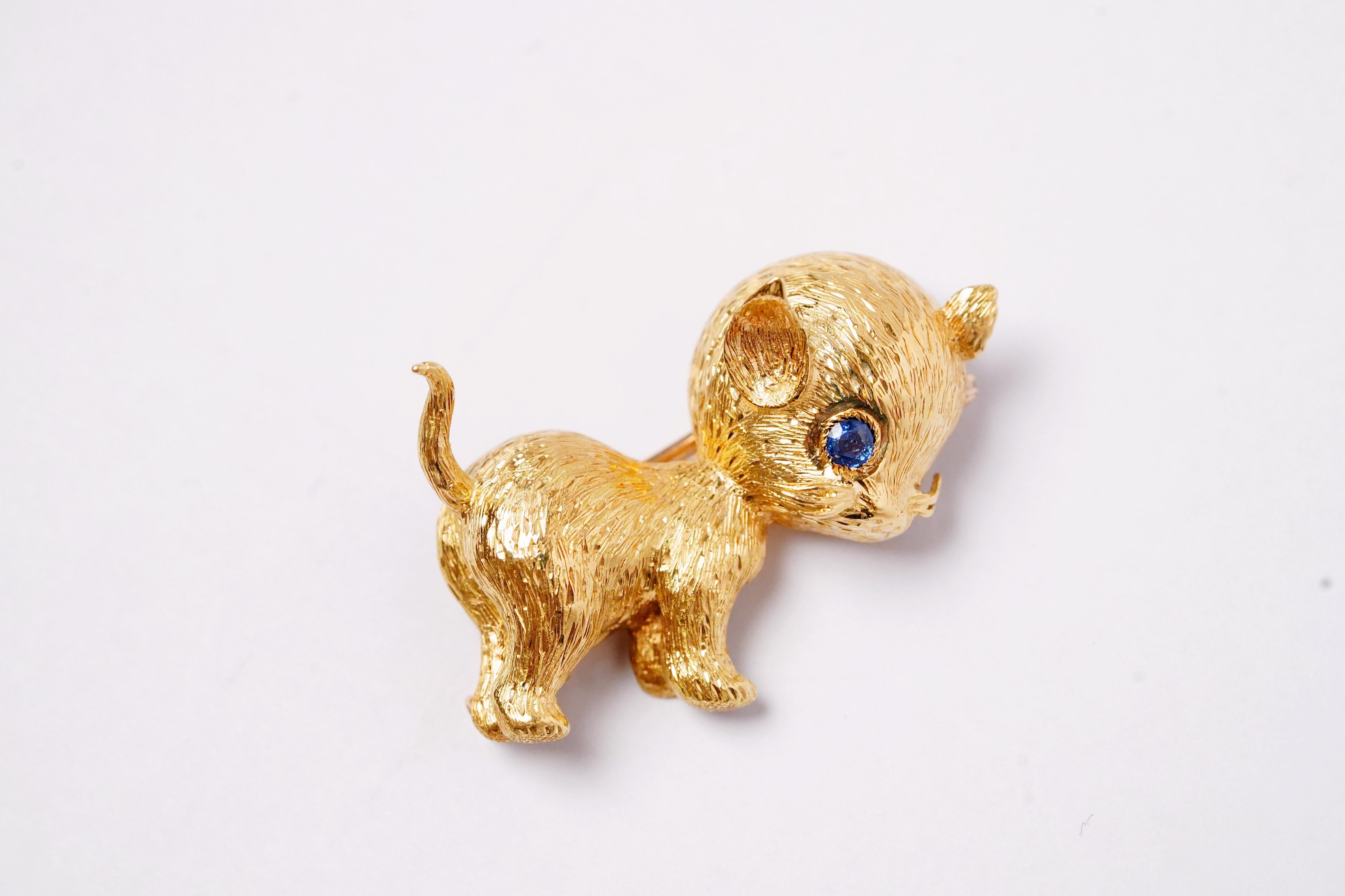 This beautifully designed and masterfully hand-crafted kitten brooch is from Kirby Paris, a French high-end jewellery brand.
The brooch has been modelled in the form of a charming kitten, which makes it a stunning piece of jewellery that is both