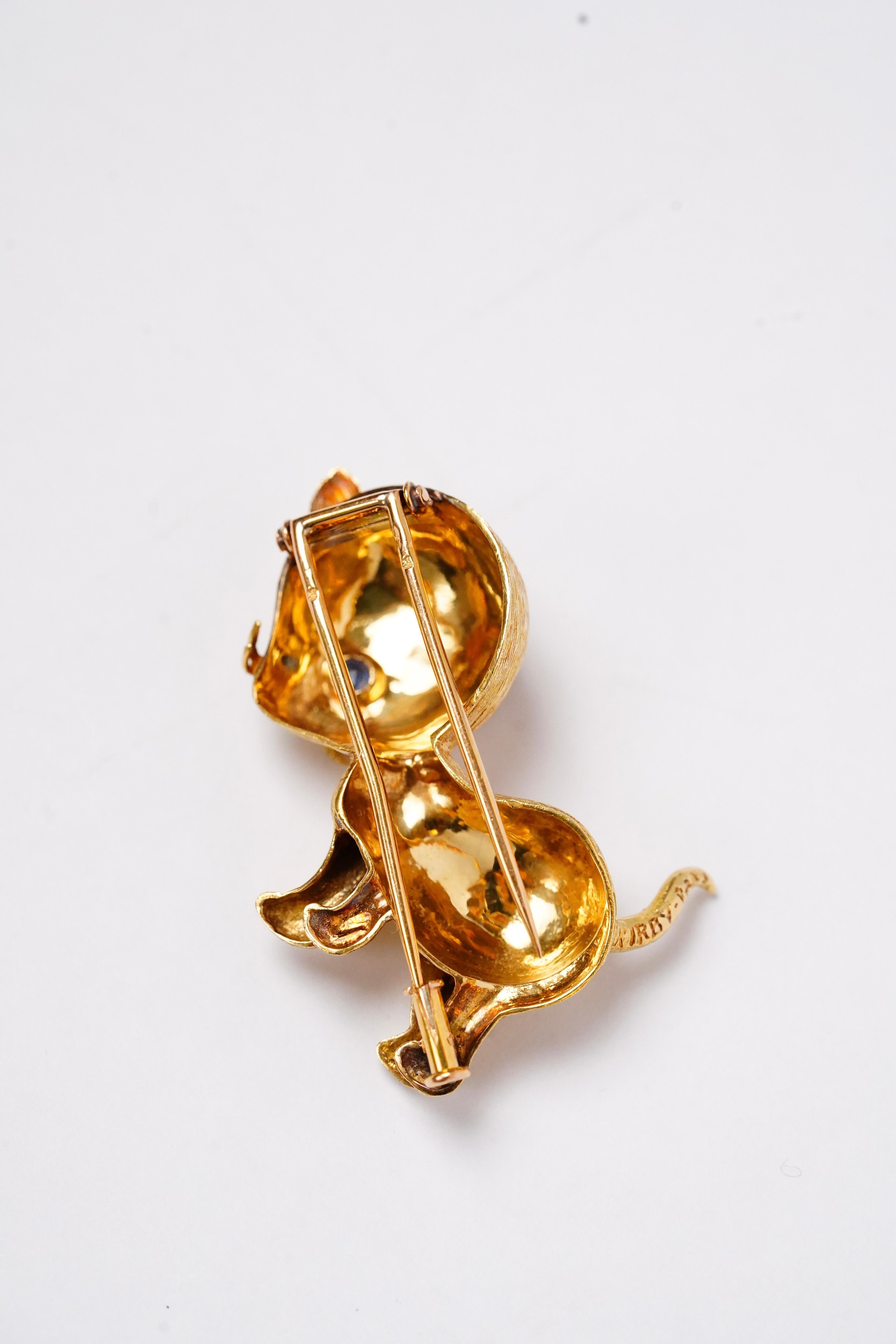 Contemporary Kirby Paris Vintage Yellow Gold Sapphires Kitten Brooch