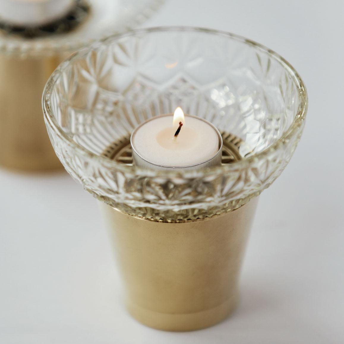 Candleholder designed by Ryosuke Harashima.
This work is made of antique Kiriko glass plate and brass.
Artist create new style candleholder by combining old kiriko glass and Industrial materials. It has both contemporary feeling and folk craft