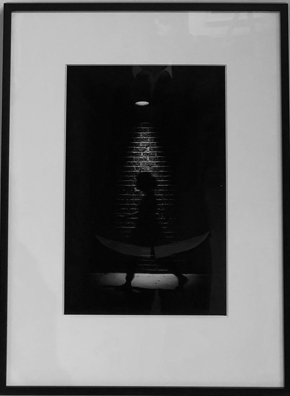 Ghost, Chicago, silhouette d'une femme, photographie en noir et blanc, encadrée - Photograph de Kirill Polevoy