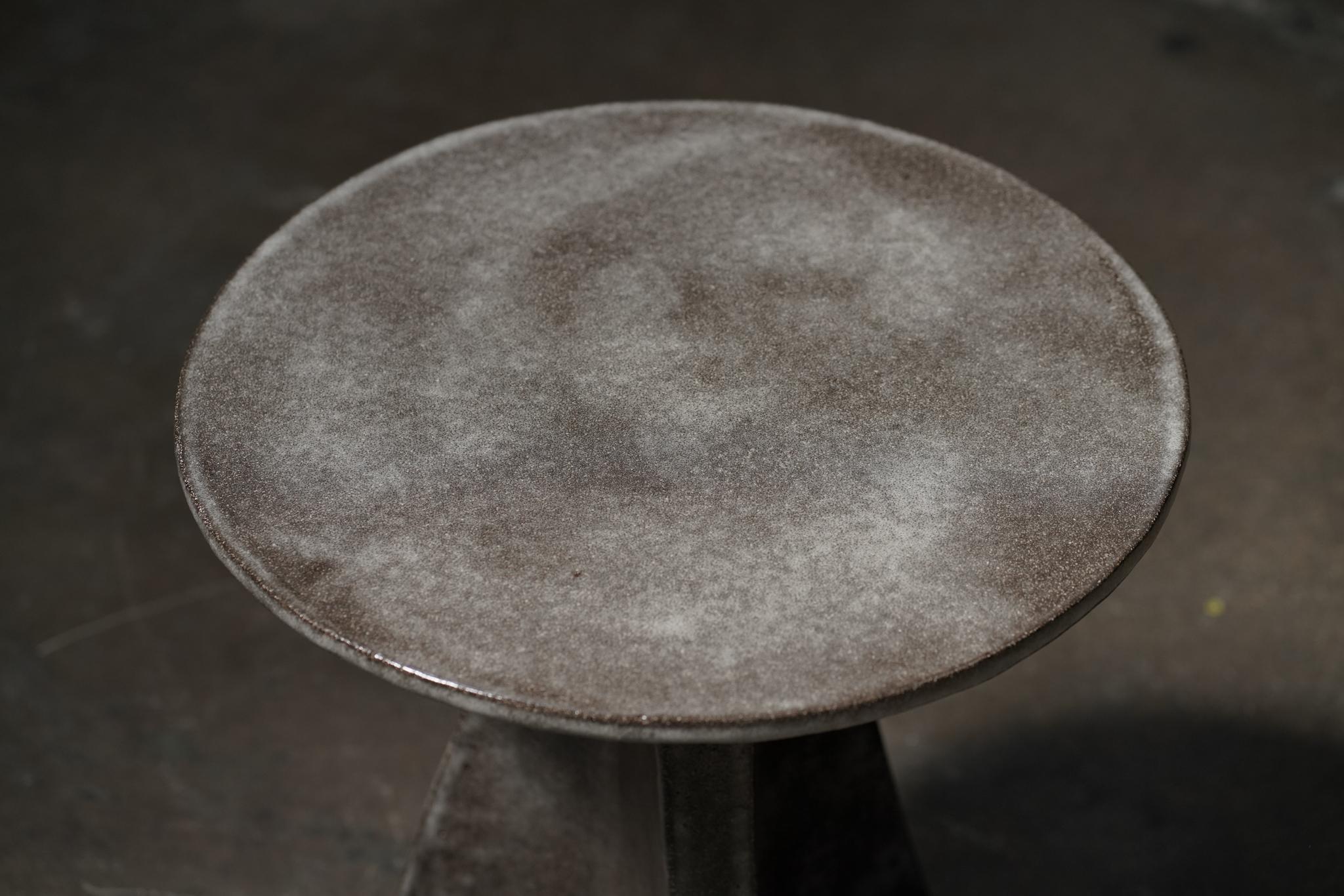 Américain Table d'appoint en céramique fumée en vente