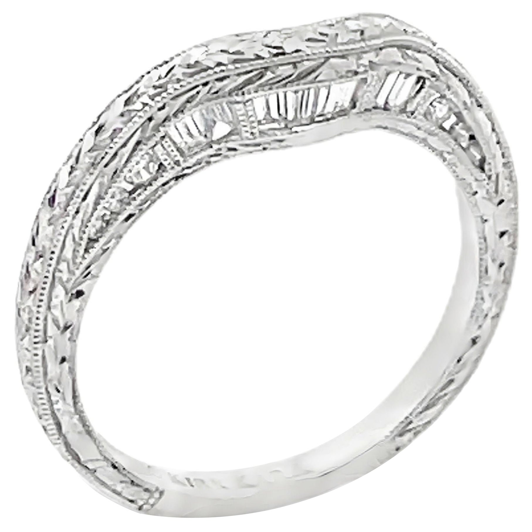 Kirk Kara SS6454B-BS Diamant-Ehering mit handgeschnitztem Detail im Angebot