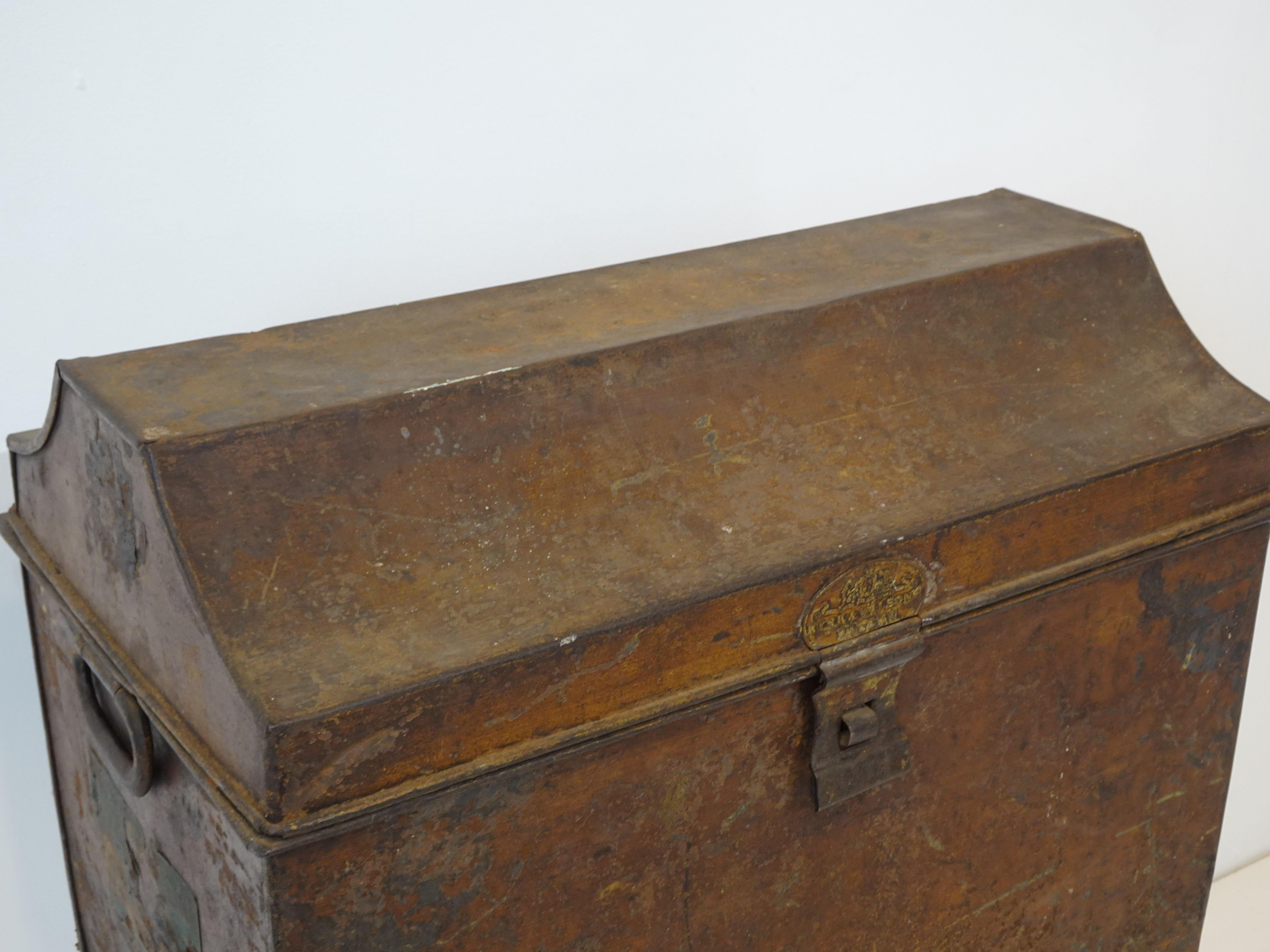 English Kirk & Wilson's Royal Mail Box / Trunk  