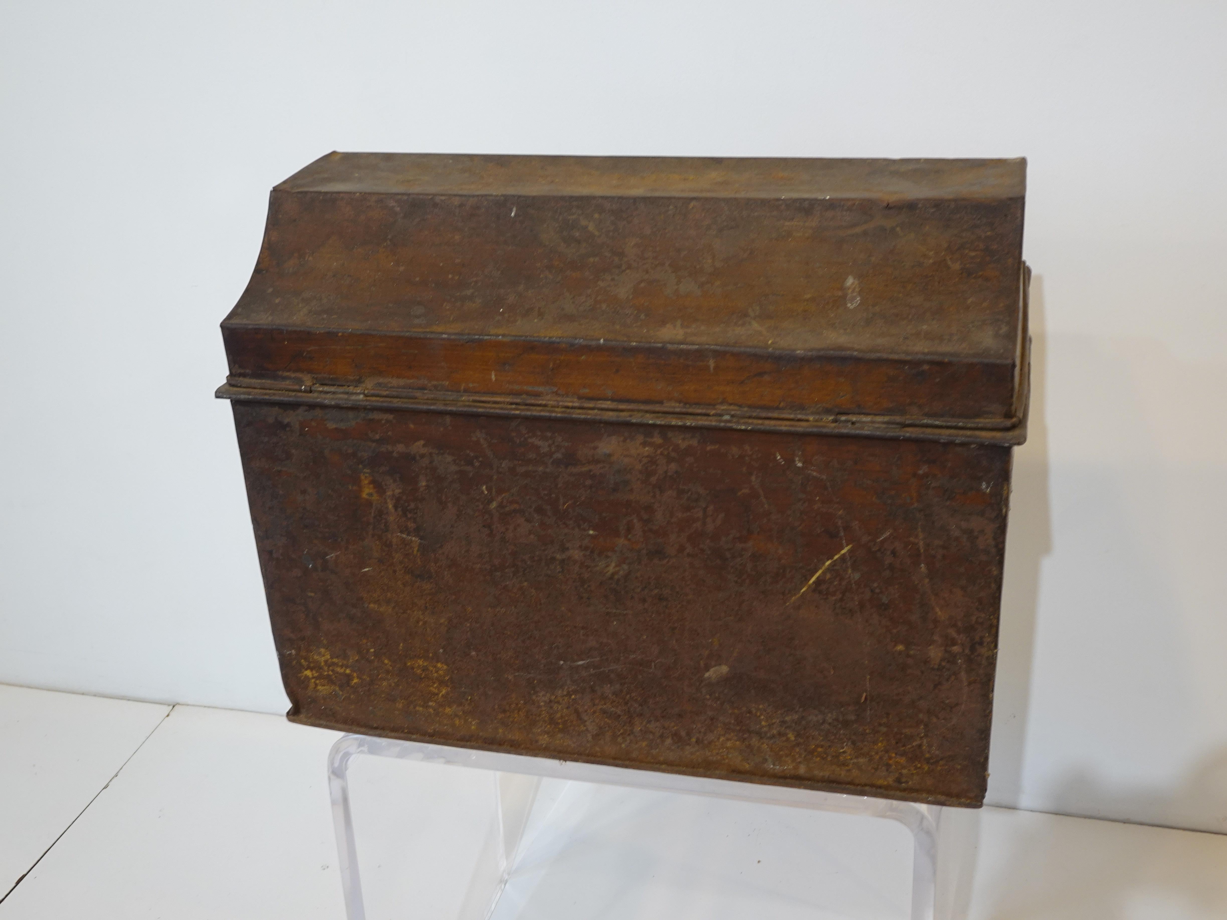Kirk & Wilson's Royal Mail Box / Trunk   1