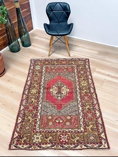 Kirsehir • Vintage Turkish Rug • Hand-Knotted Accent Carpet • 3′3″×5′ • 1950s