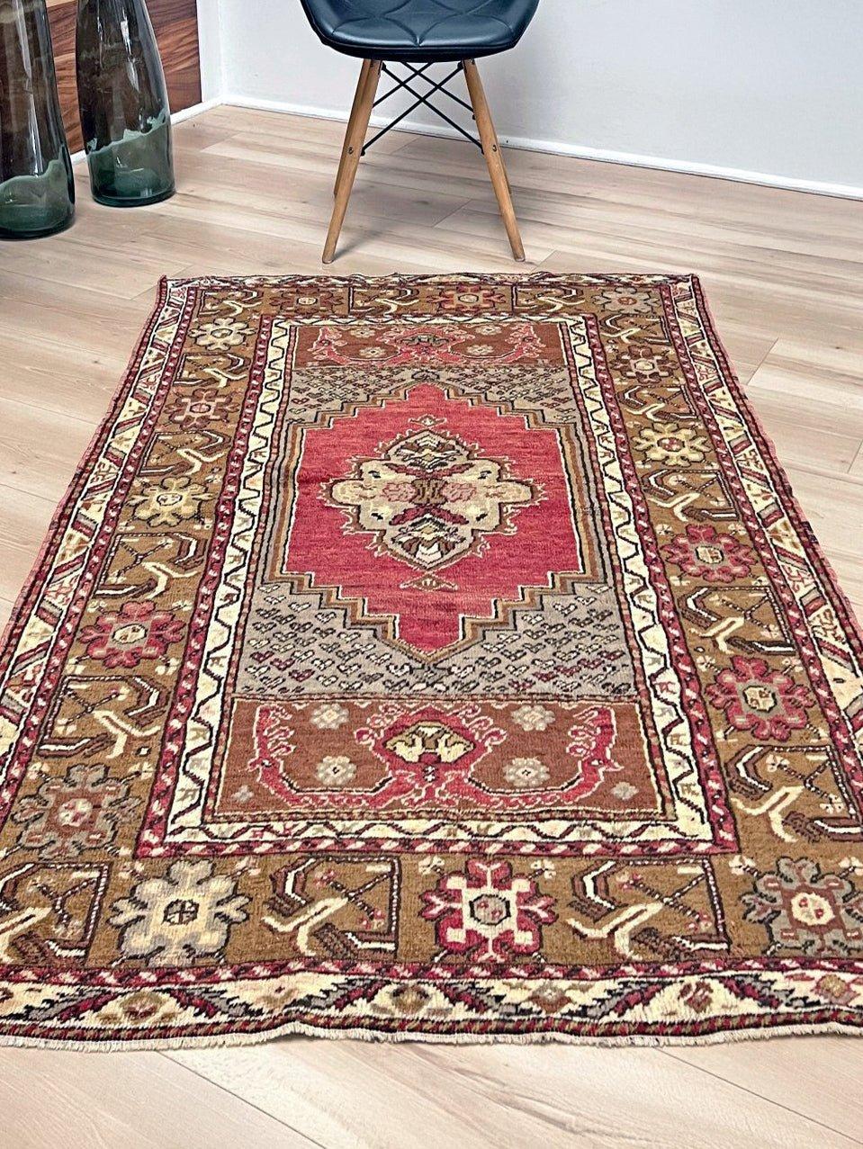 Rustico Kirsehir - Tappeto turco vintage - Tappeto d'accento annodato a mano - 3′3″×5′ - 1950s in vendita