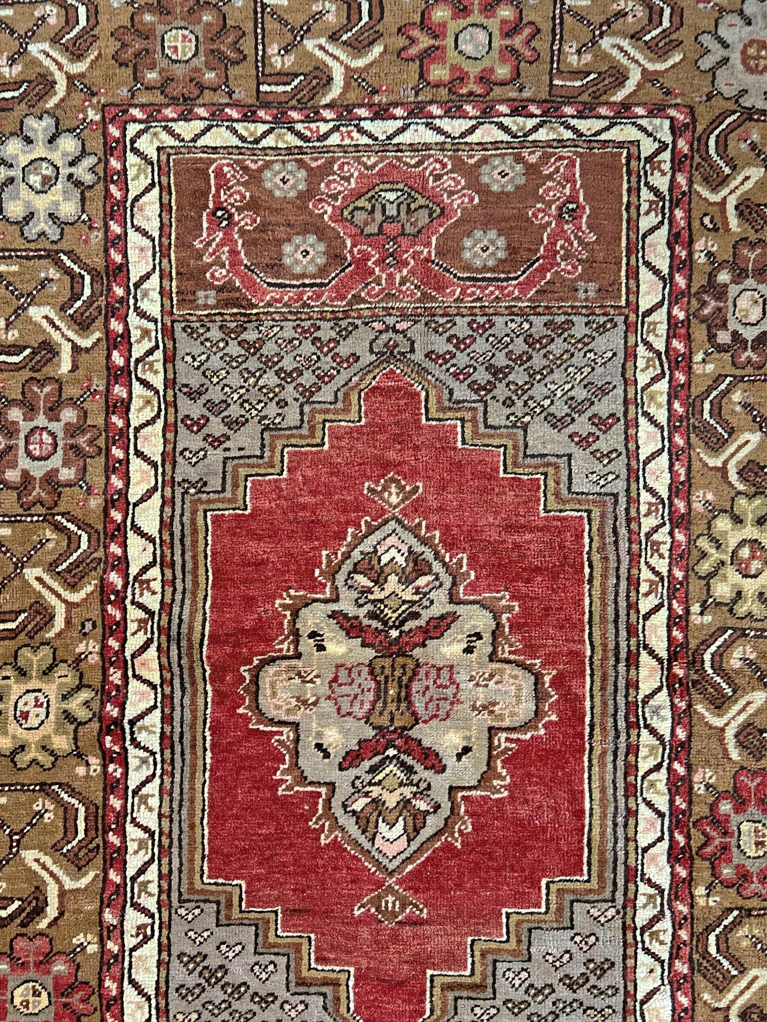 Metà XX secolo Kirsehir - Tappeto turco vintage - Tappeto d'accento annodato a mano - 3′3″×5′ - 1950s in vendita