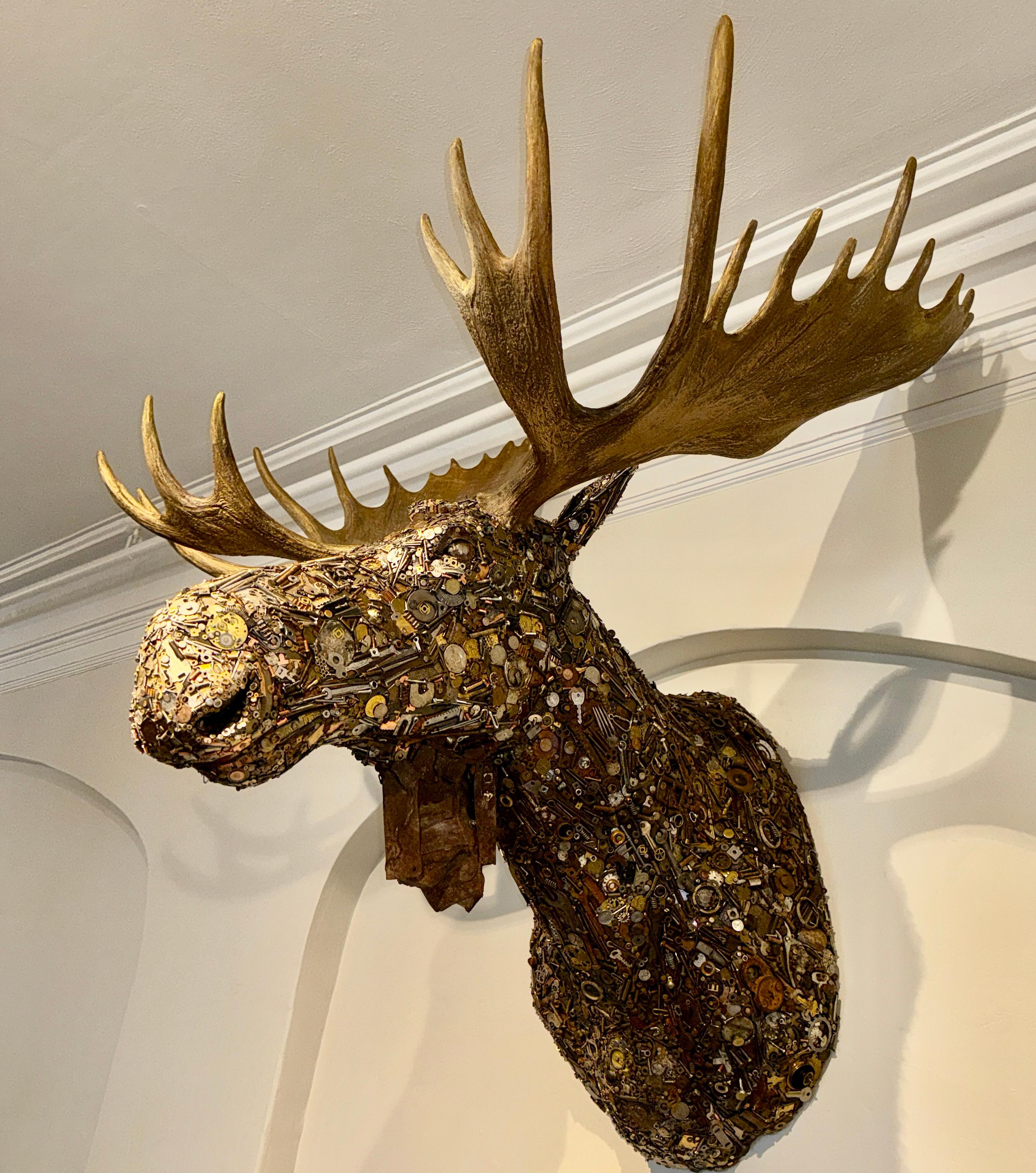 Figurative Sculpture di kirsten kainz  - Scultura in tecnica mista “Moose Mount” di Kirsten Kainz