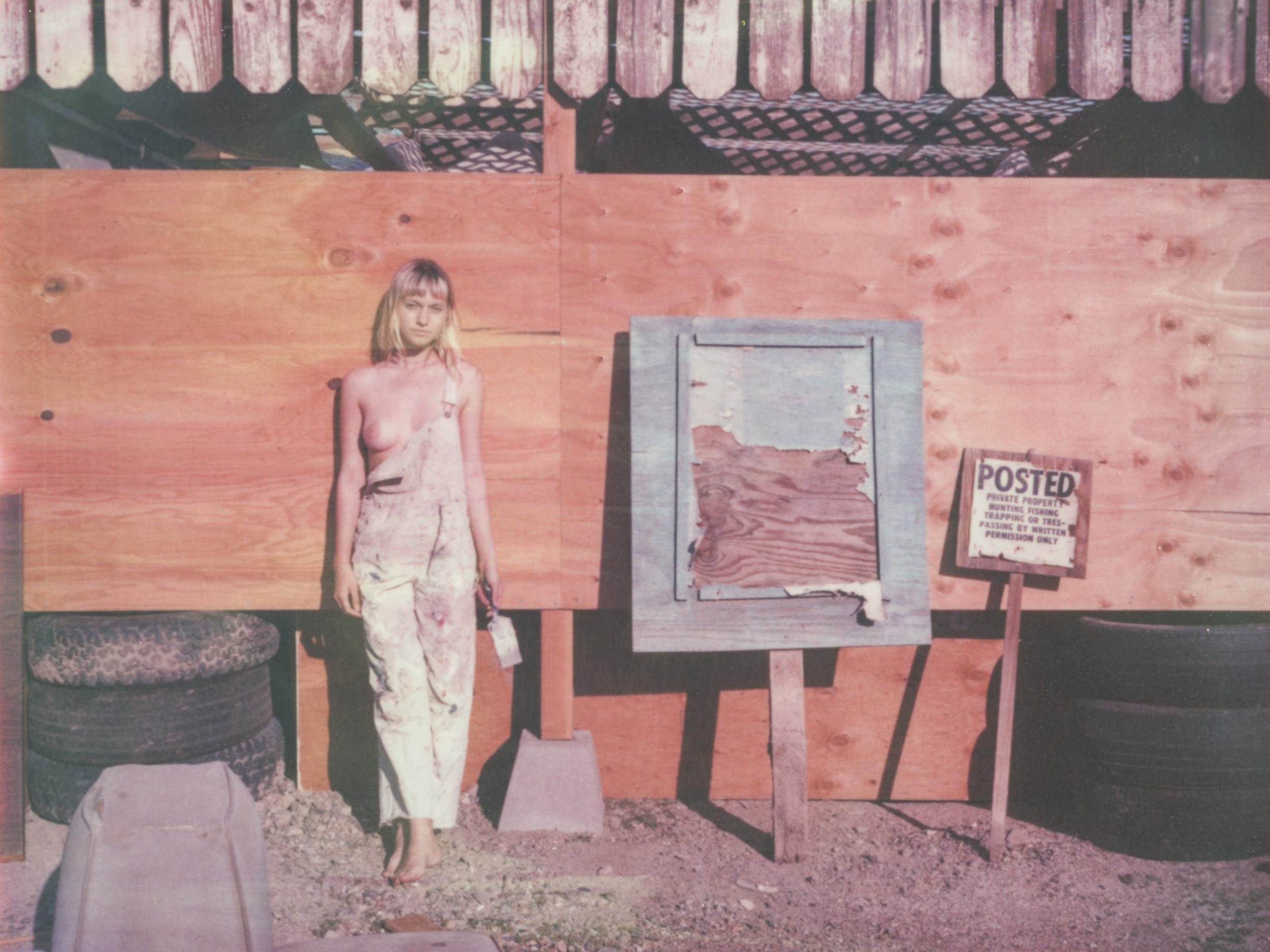 Ein Porträt der Künstlerin als junge Frau - Contemporary, Polaroid, Akt, Farbe