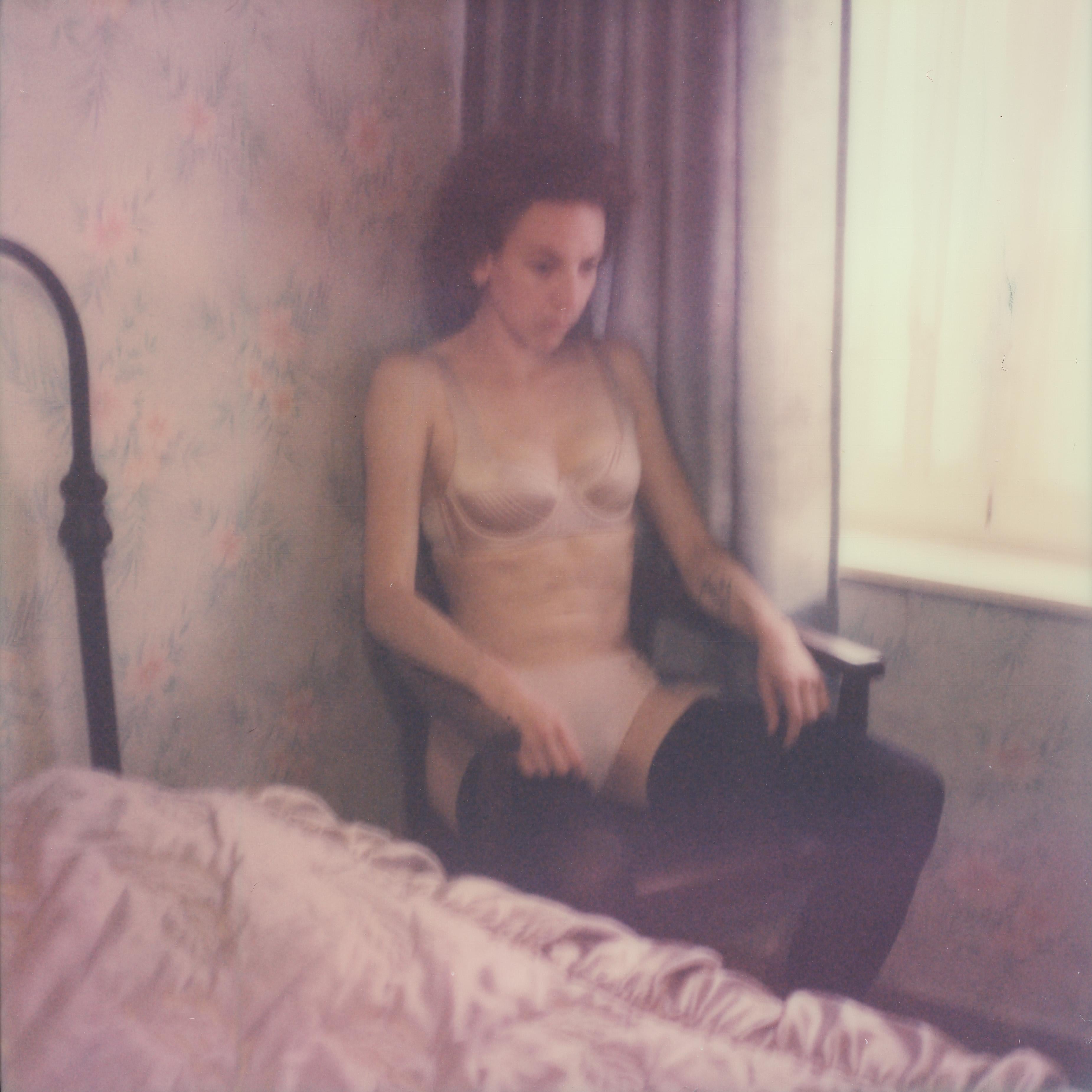 Kirsten Thys van den Audenaerde Nude Photograph – Eine andere Welt - Zeitgenössisch, Akt, Frauen, Polaroid, 21. Jahrhundert
