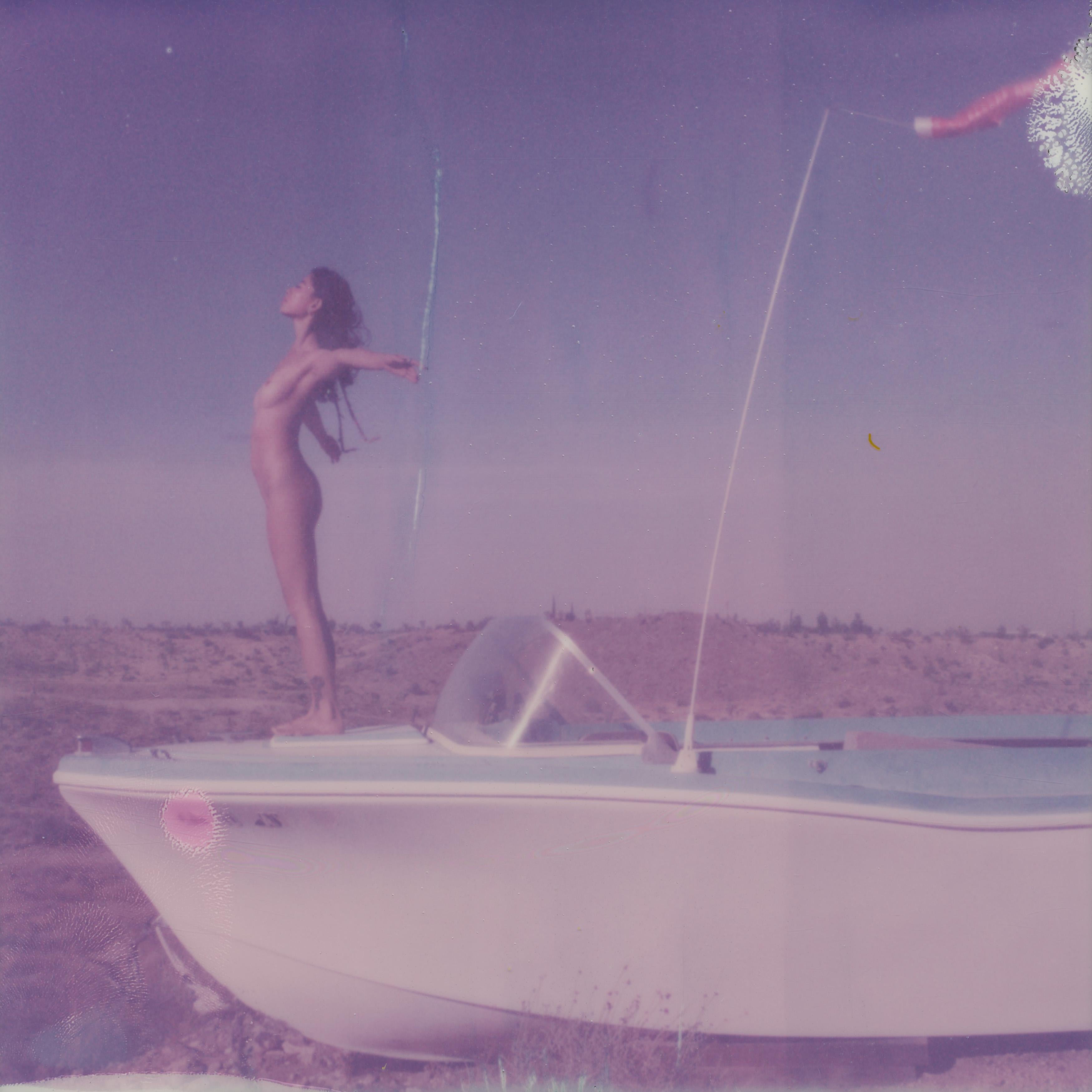 Color Photograph Kirsten Thys van den Audenaerde - Boat to Nowhere - Contemporary, Polaroid, nu, XXIe siècle, Joshua Tree