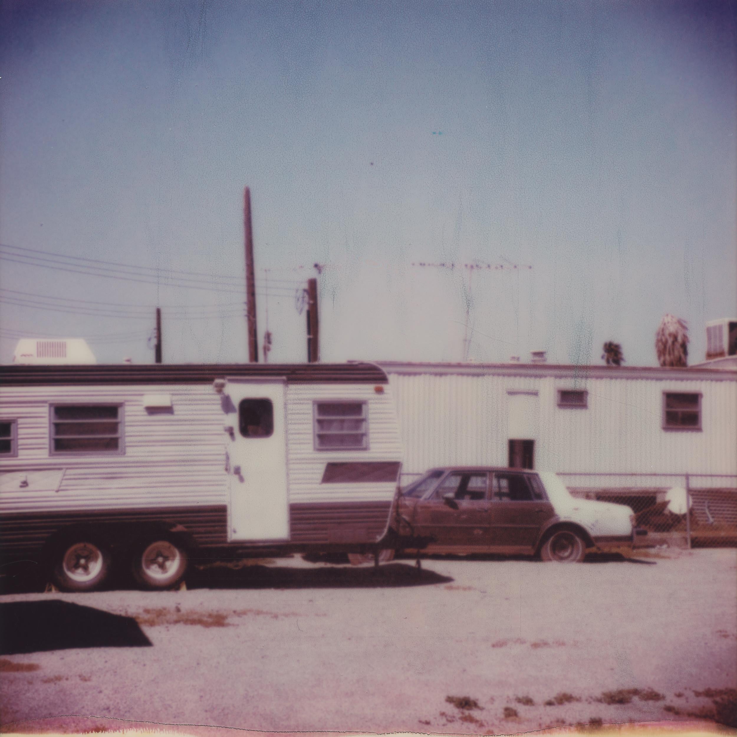 Kirsten Thys van den Audenaerde Landscape Photograph – Braun ist die einzige Farbe –  21. Jahrhundert, Polaroid, Landschaft, Fotografie