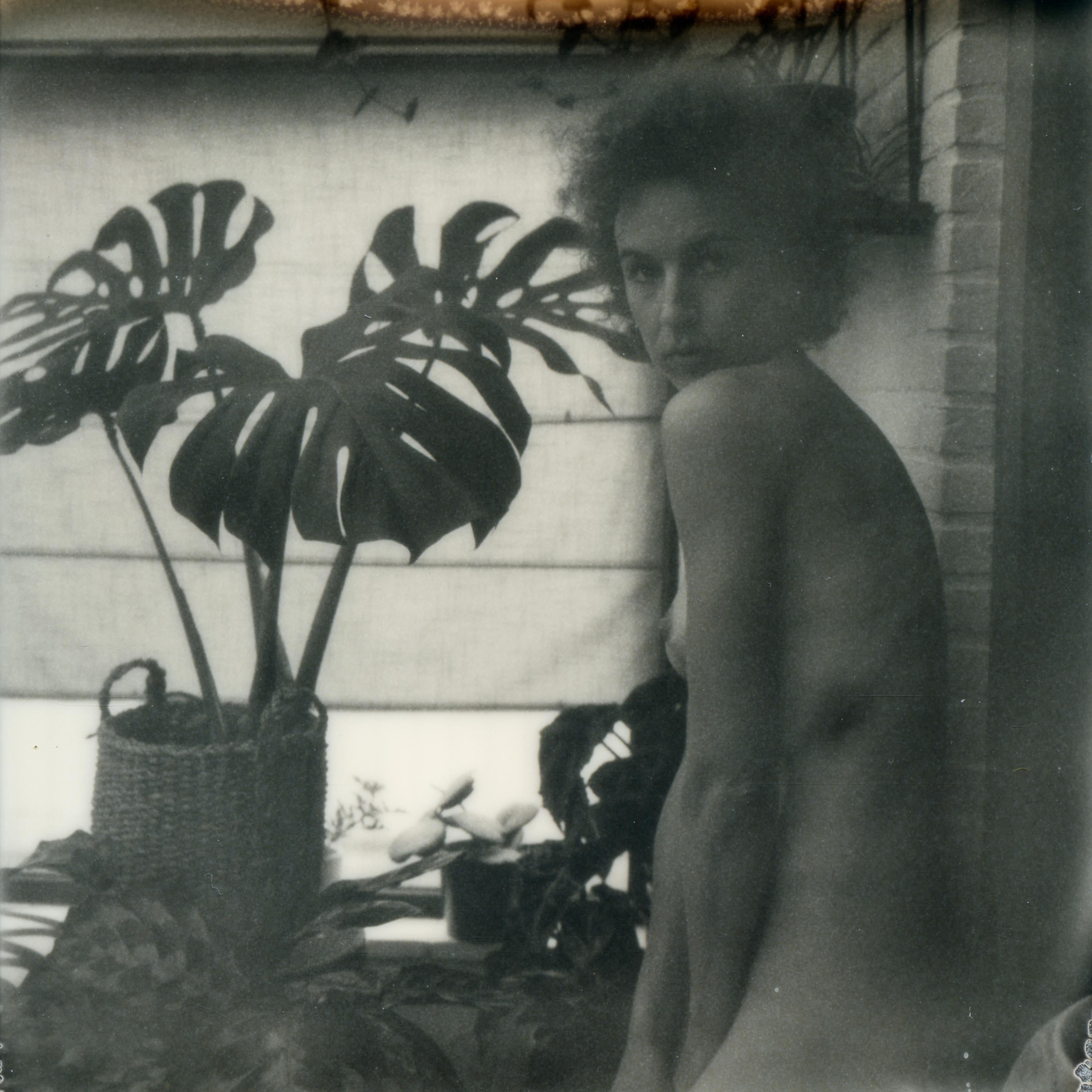 Nude Photograph Kirsten Thys van den Audenaerde - Candid - Polaroid, noir et blanc, pour femmes, XXIe siècle, nu