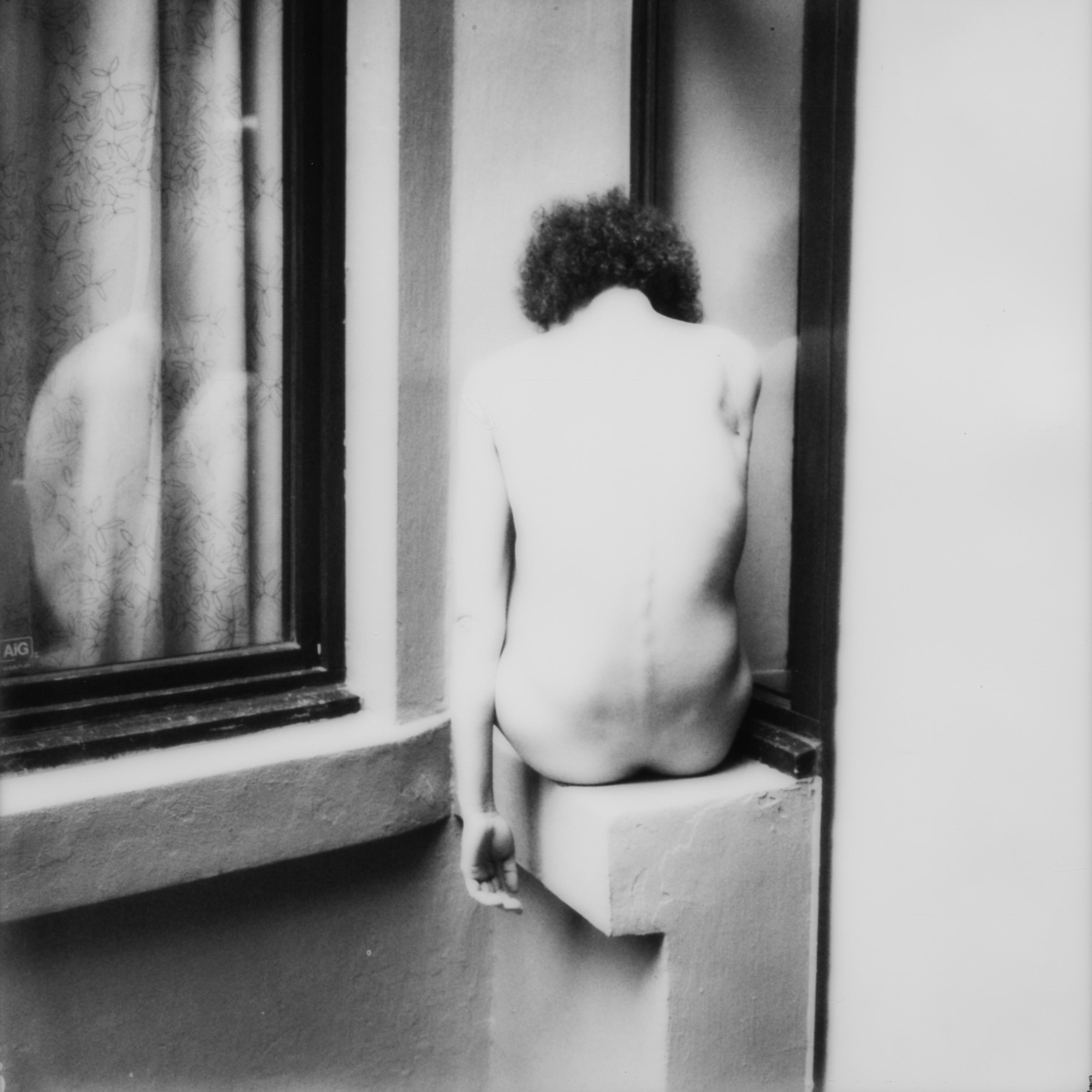 Kirsten Thys van den Audenaerde Nude Photograph – Cornerstone I - Contemporary, Akt, Frauen, Polaroid, 21. Jahrhundert