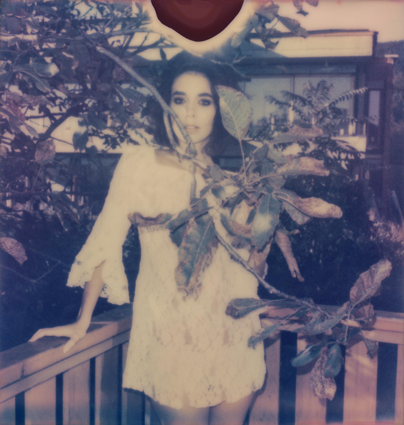 Color Photograph de Kirsten Thys van den Audenaerde - Crush with Eyeliner - Siglo 21, Mujer, Contemporáneo, Polaroid, Figurativo