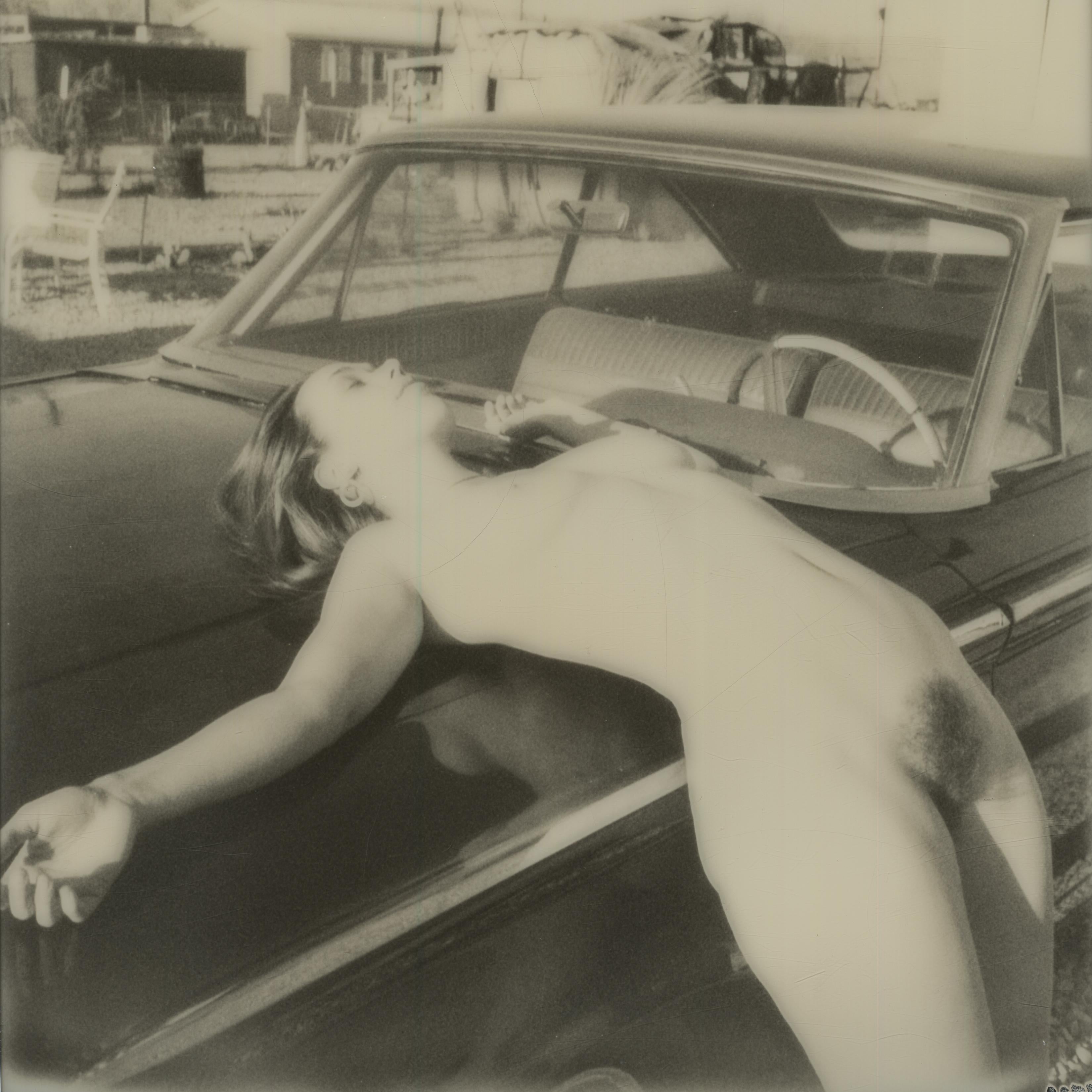Black and White Photograph Kirsten Thys van den Audenaerde - Disorder (Bombay Beach) - Polaroid, femmes