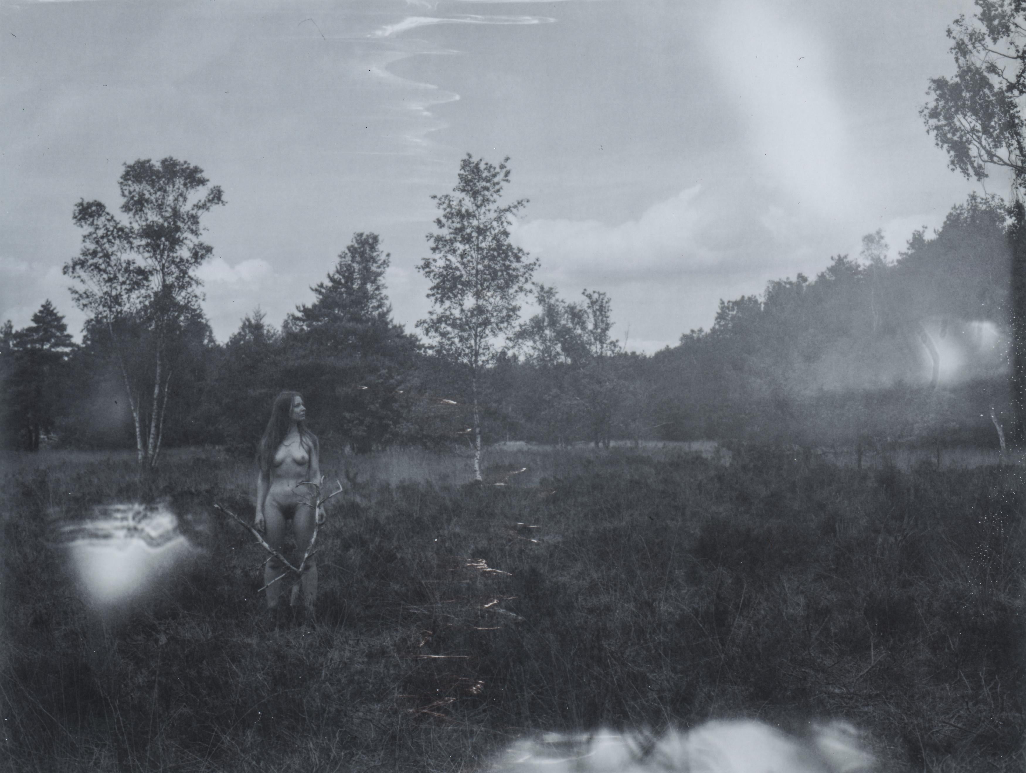 Kirsten Thys van den Audenaerde Nude Photograph – Episode – Polaroid, Frauen, 21. Jahrhundert, Akt, Landschaft