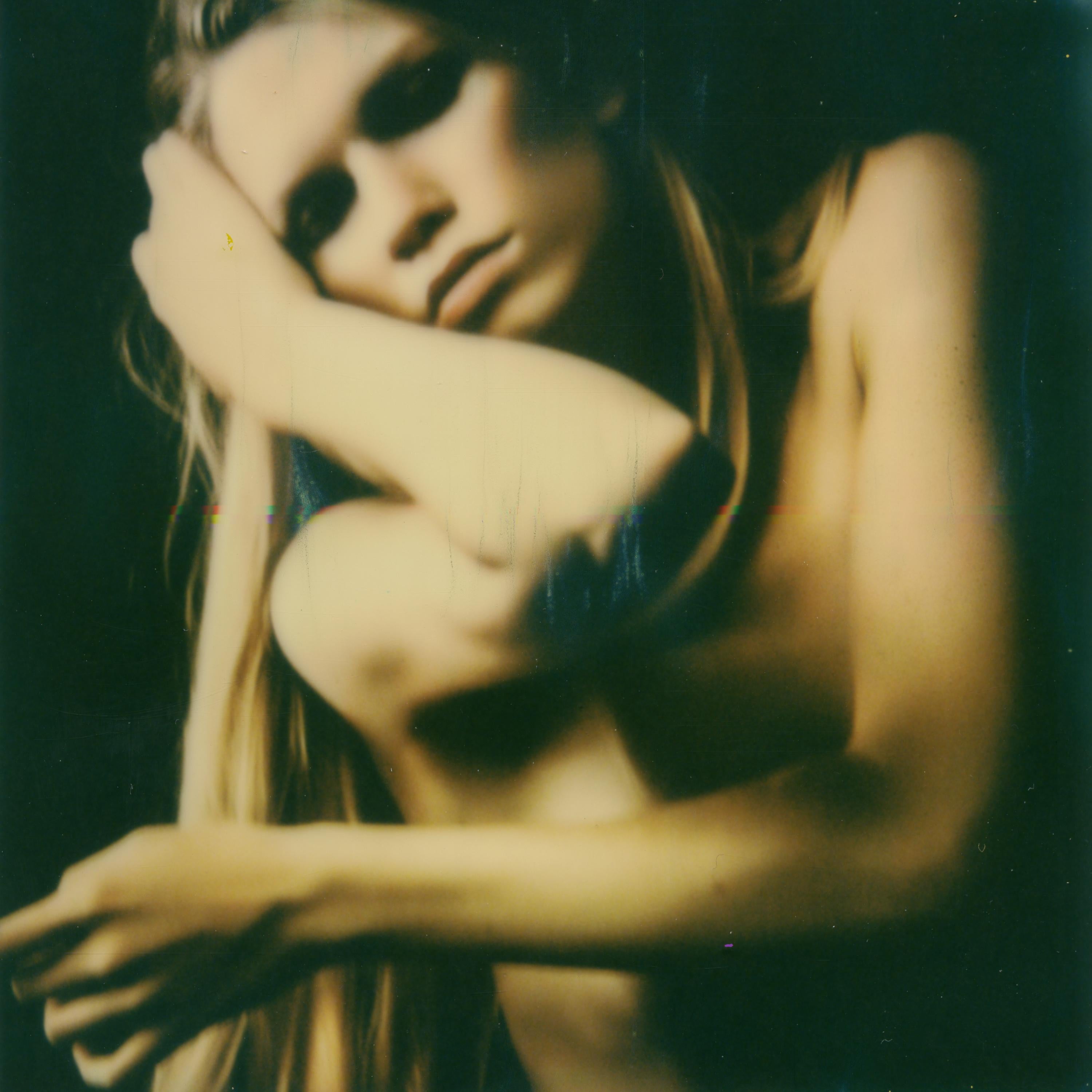 Kirsten Thys van den Audenaerde Nude Photograph – Even with my eyes closed - Polaroid, Farbe, Frauen, Porträt