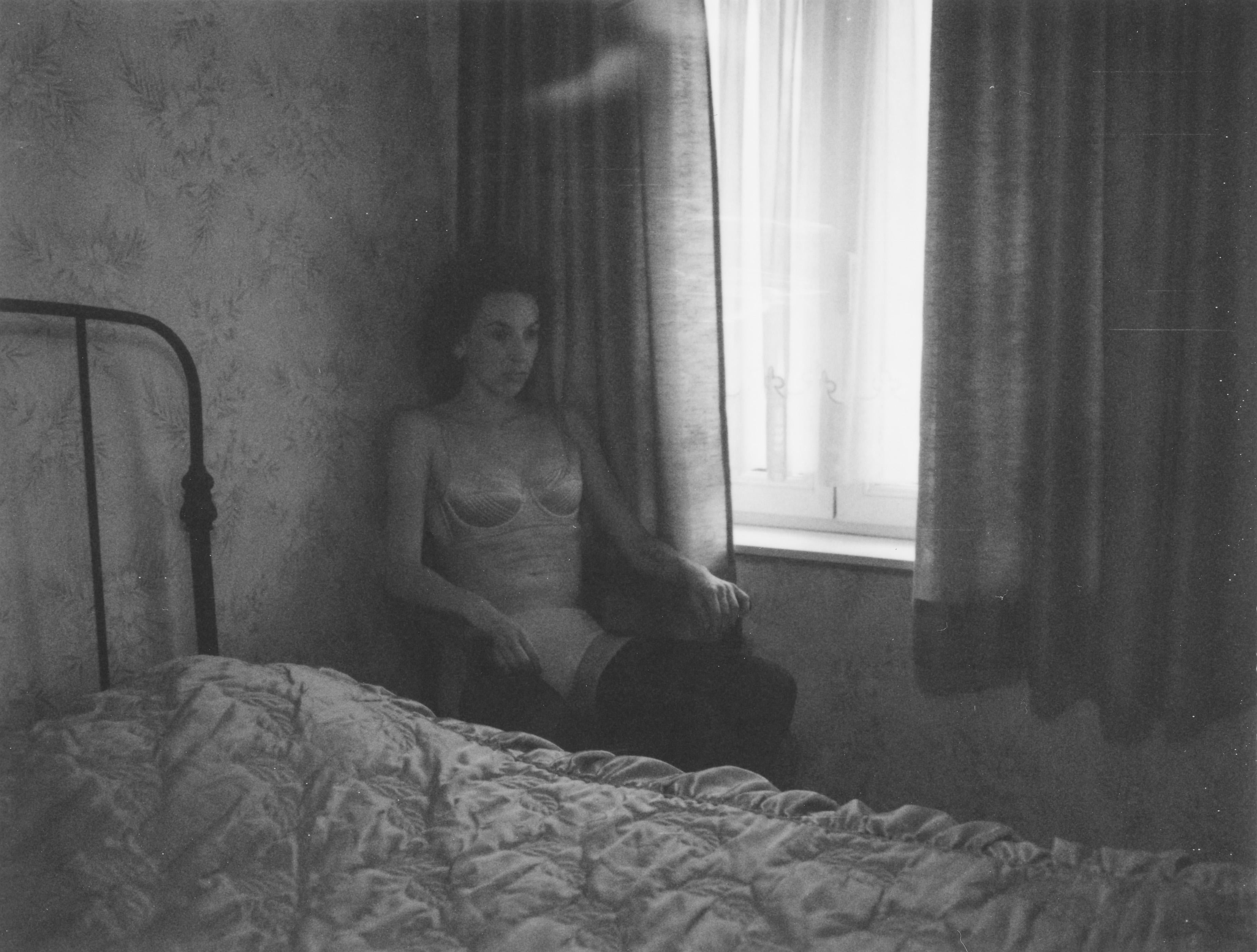 Kirsten Thys van den Audenaerde Nude Photograph - Exit wound - Contemporary, Nude, Women, Polaroid, 21st Century