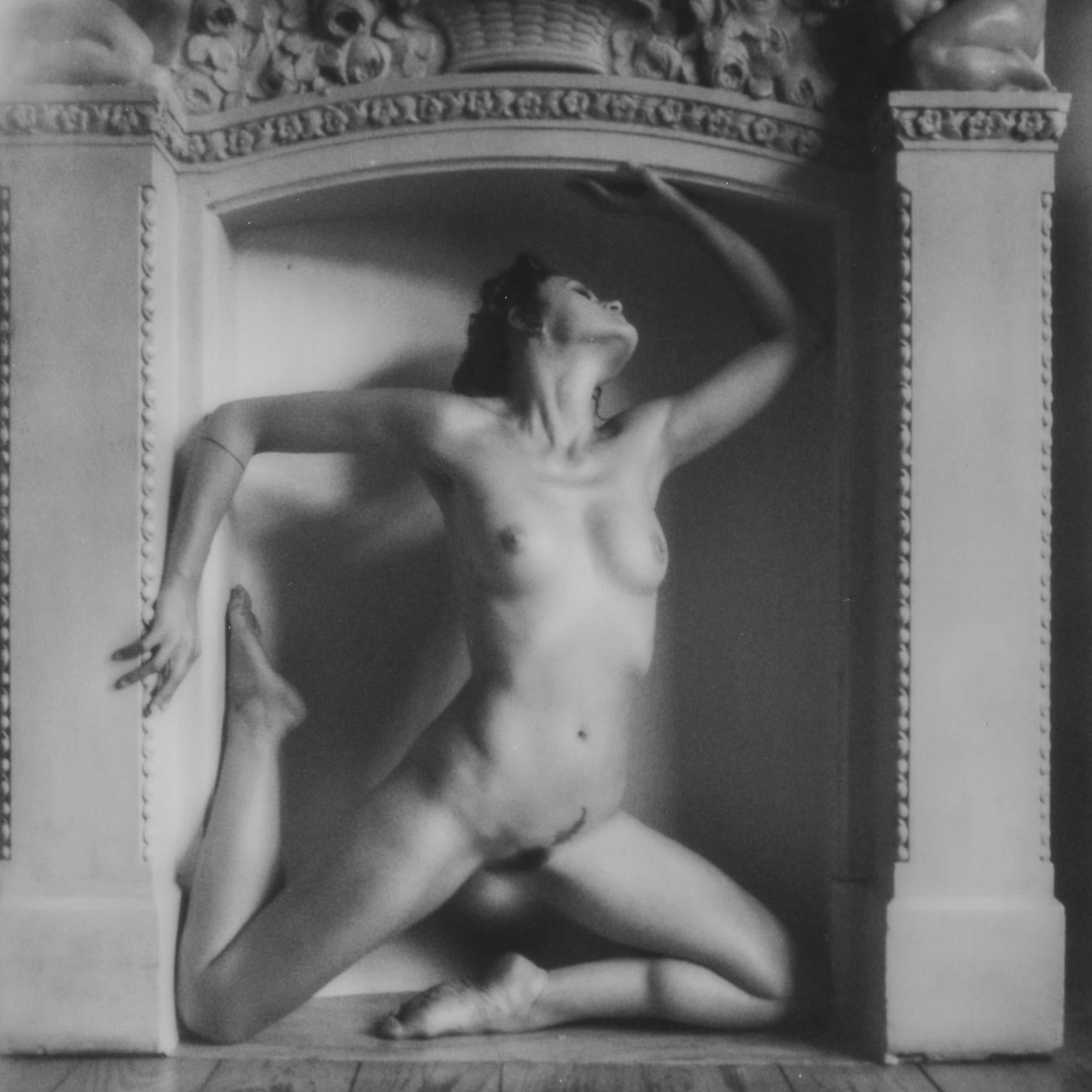 Kirsten Thys van den Audenaerde Nude Photograph - Figure study in Black and White II - Contemporary, Figurative, Polaroid, Nude