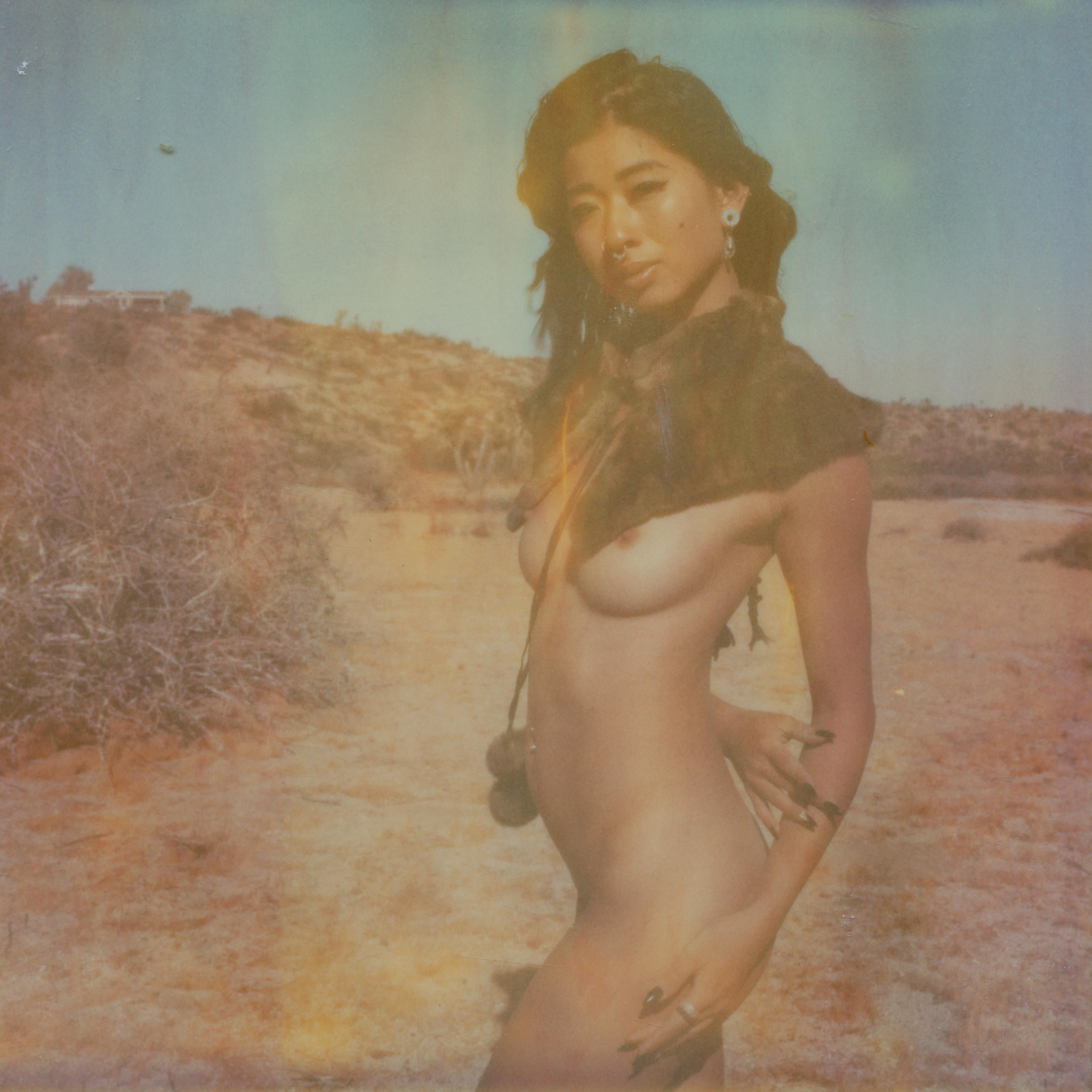 Kirsten Thys van den Audenaerde Nude Photograph – Flamme – Zeitgenössisch, Polaroid, Nackt, 21. Jahrhundert, Joshua Tree