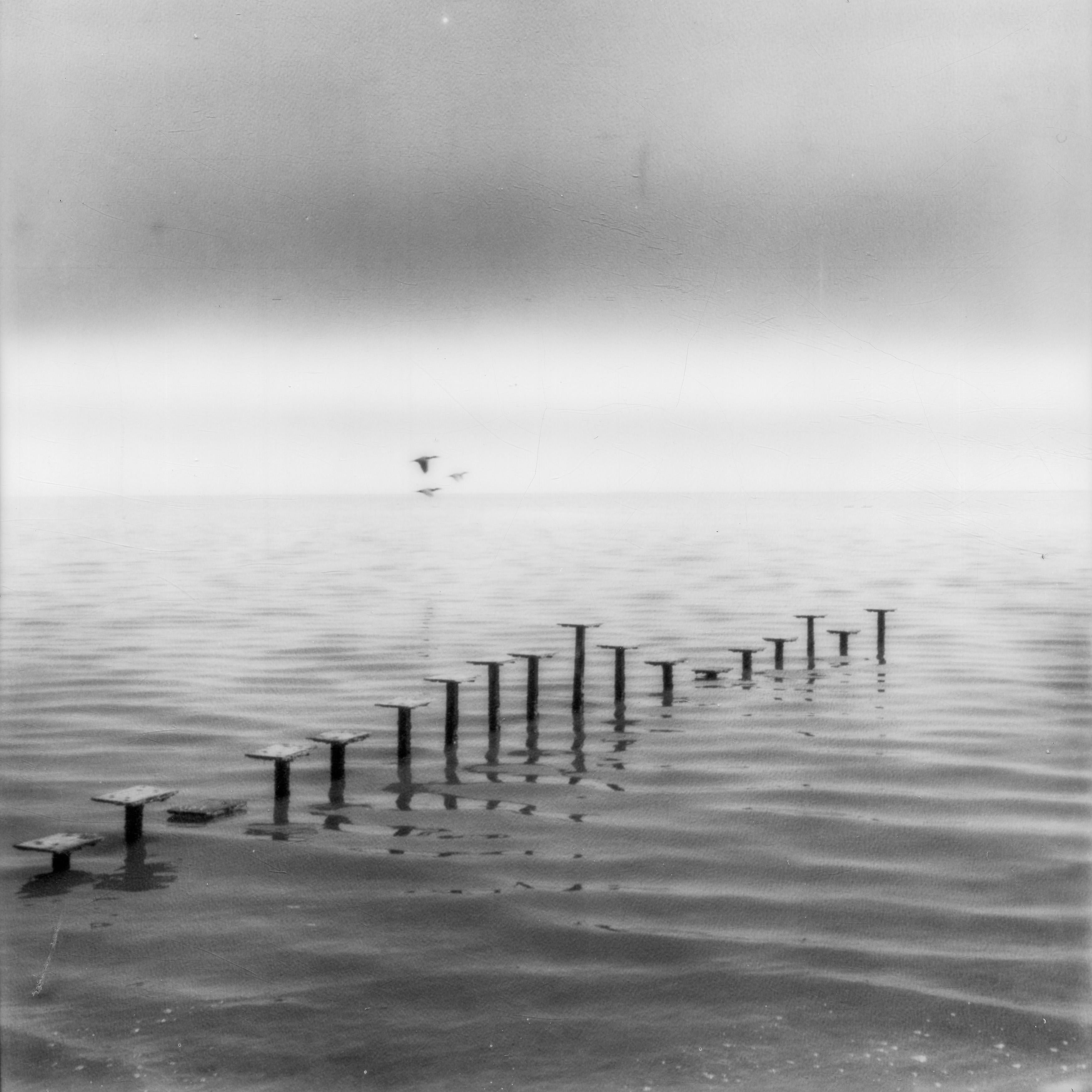 De ici à l'éternité (Bombay Beach, CA) - Polaroid, photographie de paysage