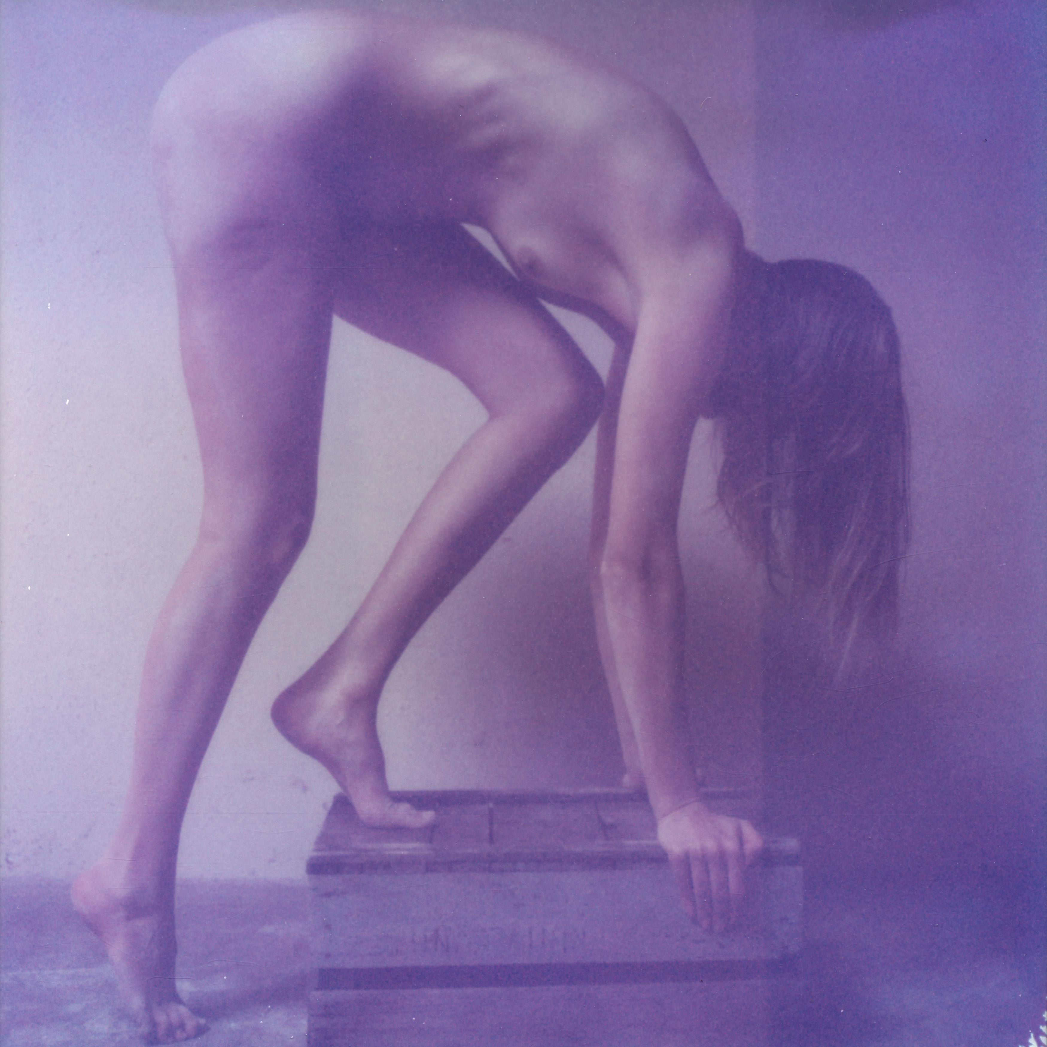 Kirsten Thys van den Audenaerde Color Photograph – Up, Stand up (Up for your rights) - Polaroid, Farbe, Frauen, 21. Jahrhundert