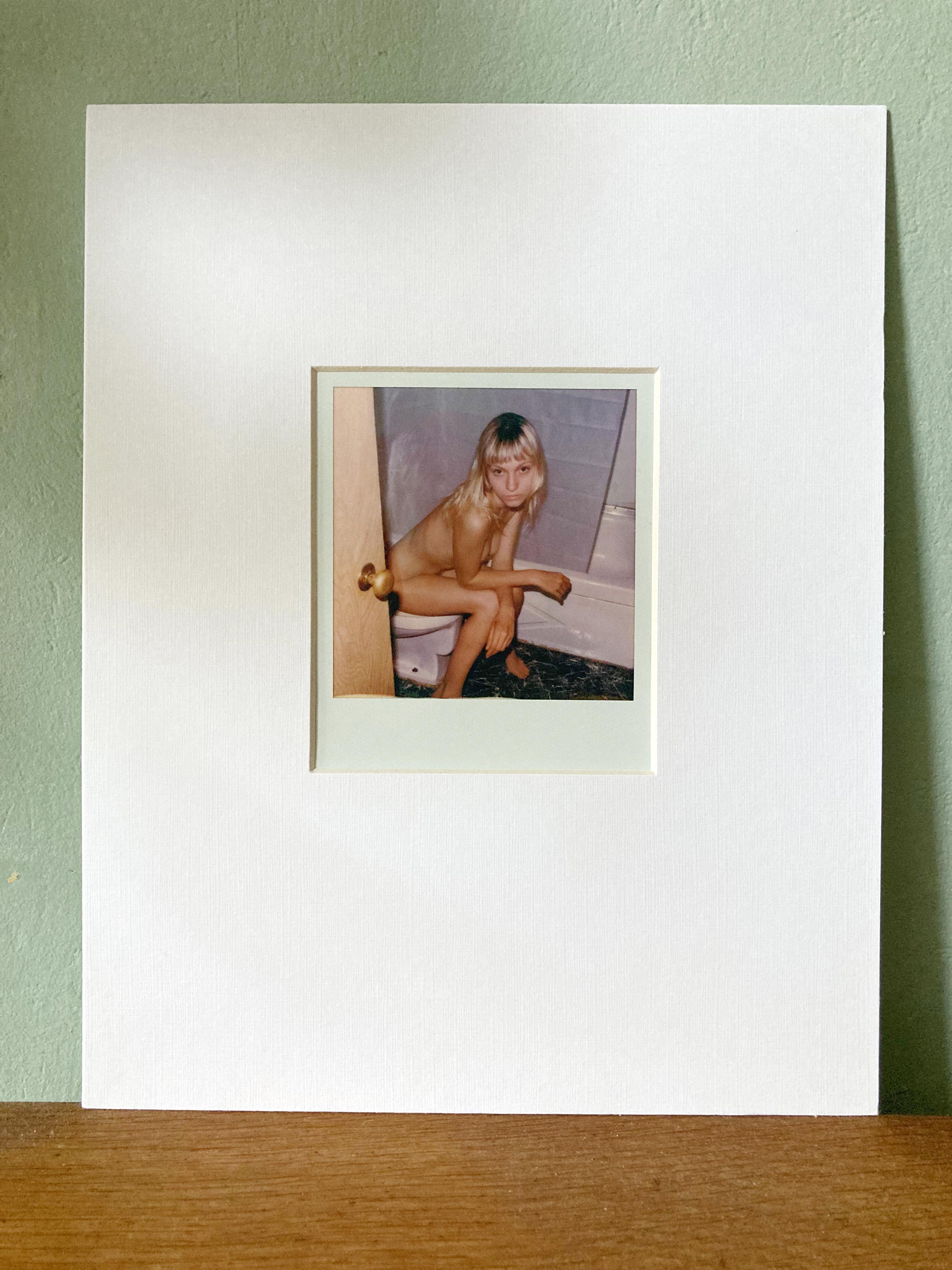 Golden Brown - Polaroid - Unique piece - Contemporary Photograph by Kirsten Thys van den Audenaerde