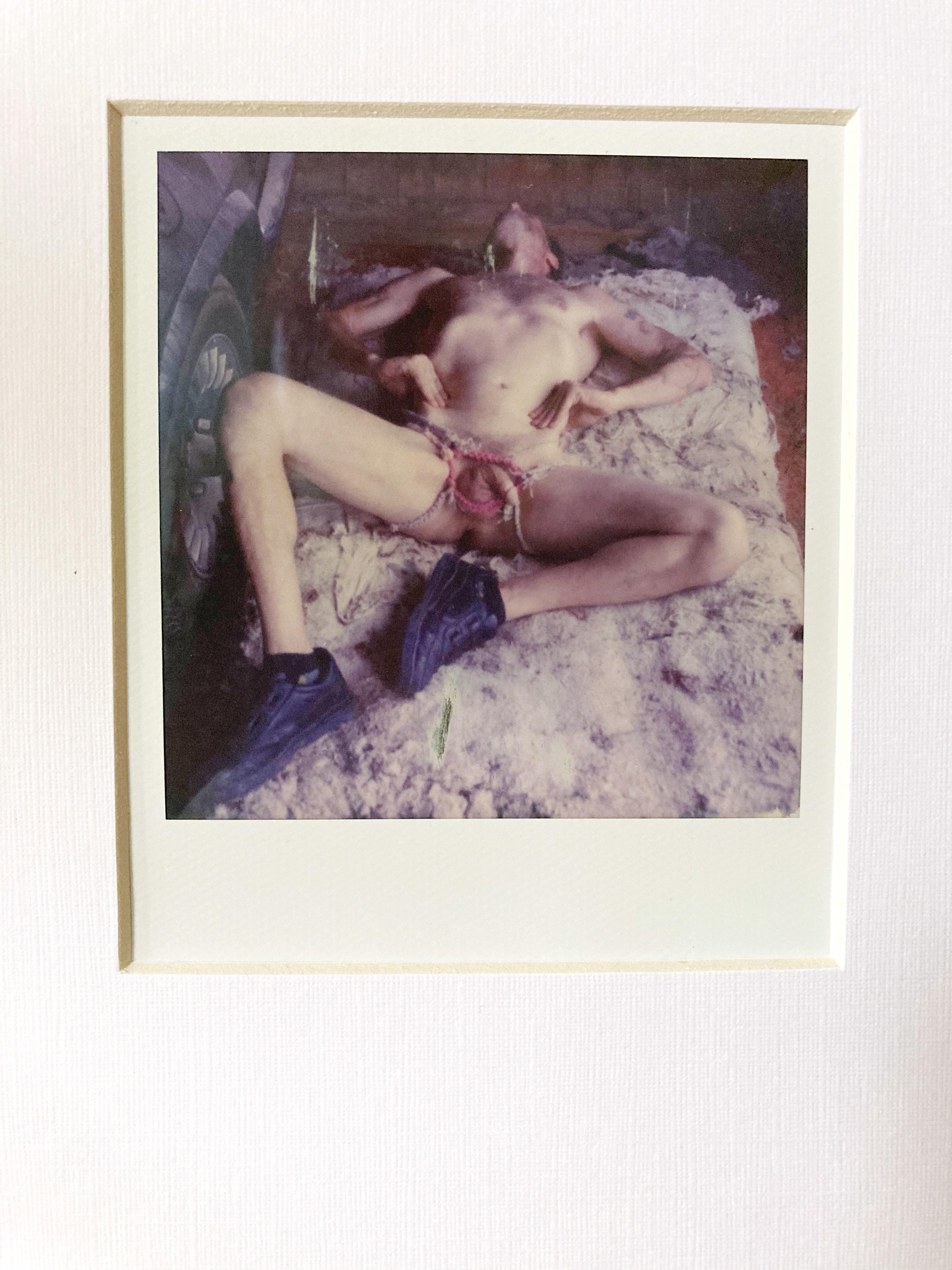 Voglio essere sedato da Le folli avventure di David - Polaroid - Pezzo unico - Photograph di Kirsten Thys van den Audenaerde