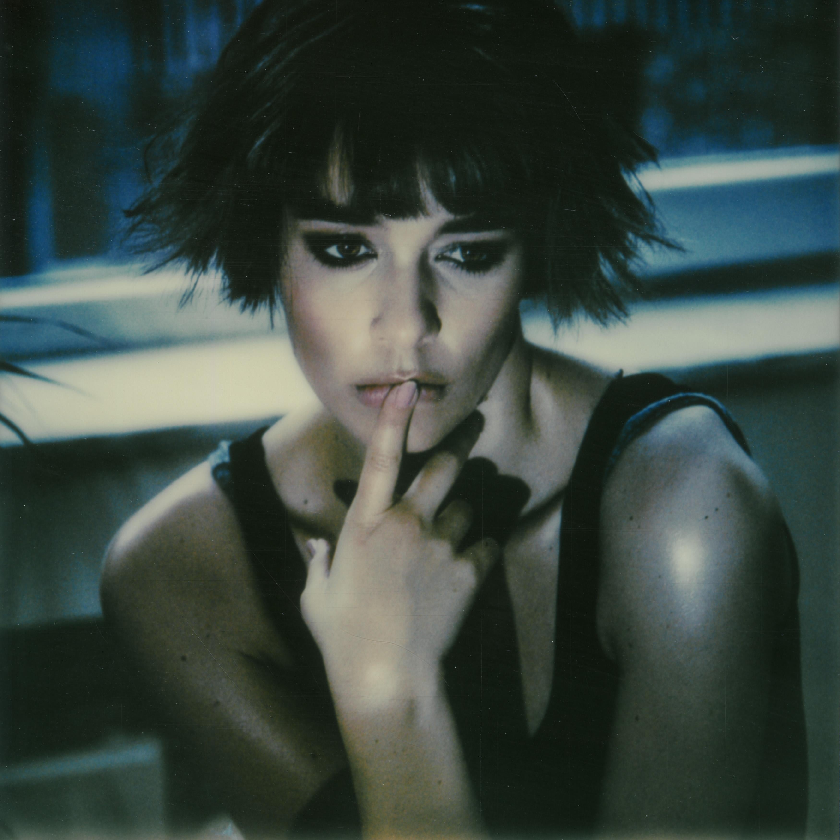 Kirsten Thys van den Audenaerde Nude Photograph – Linger - Polaroid, Farbe, Frauen, Porträt