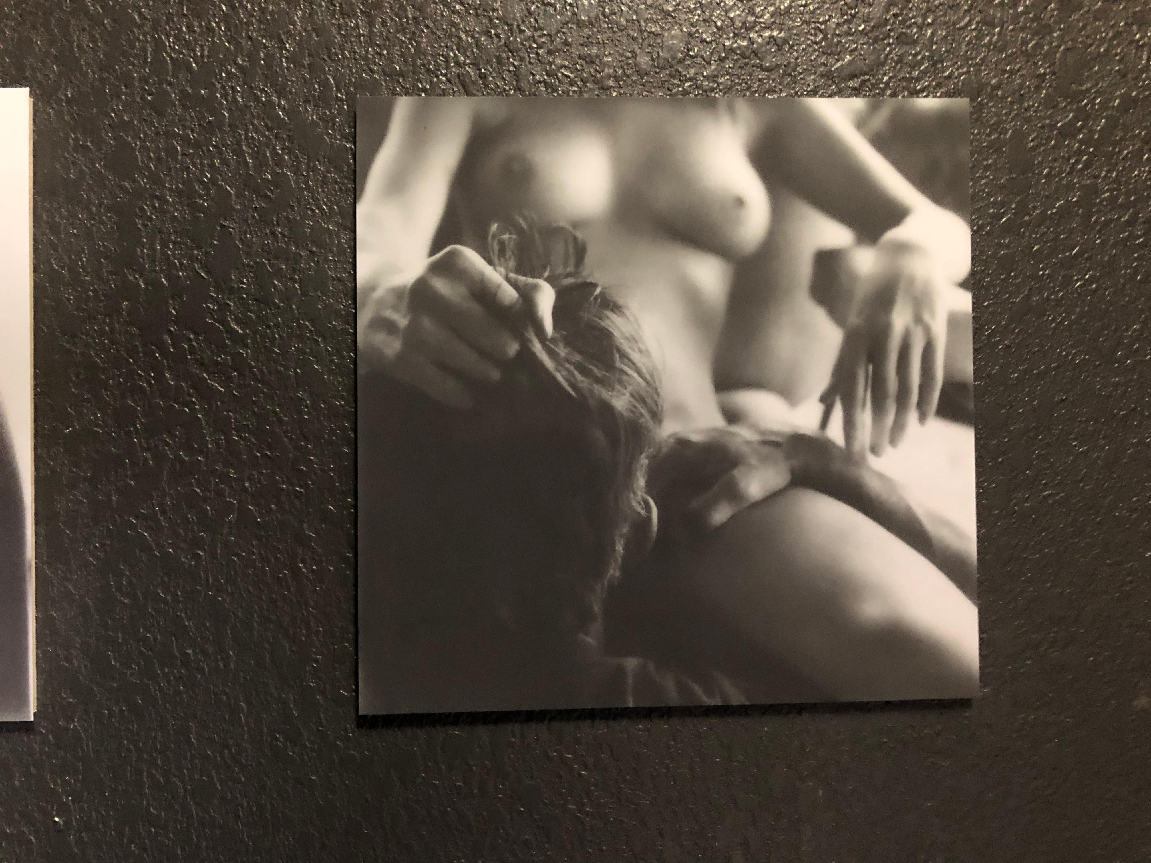 Melt with You – Zeitgenössisch, Nackt, Frauen, Polaroid, 21. Jahrhundert, Farbe – Photograph von Kirsten Thys van den Audenaerde