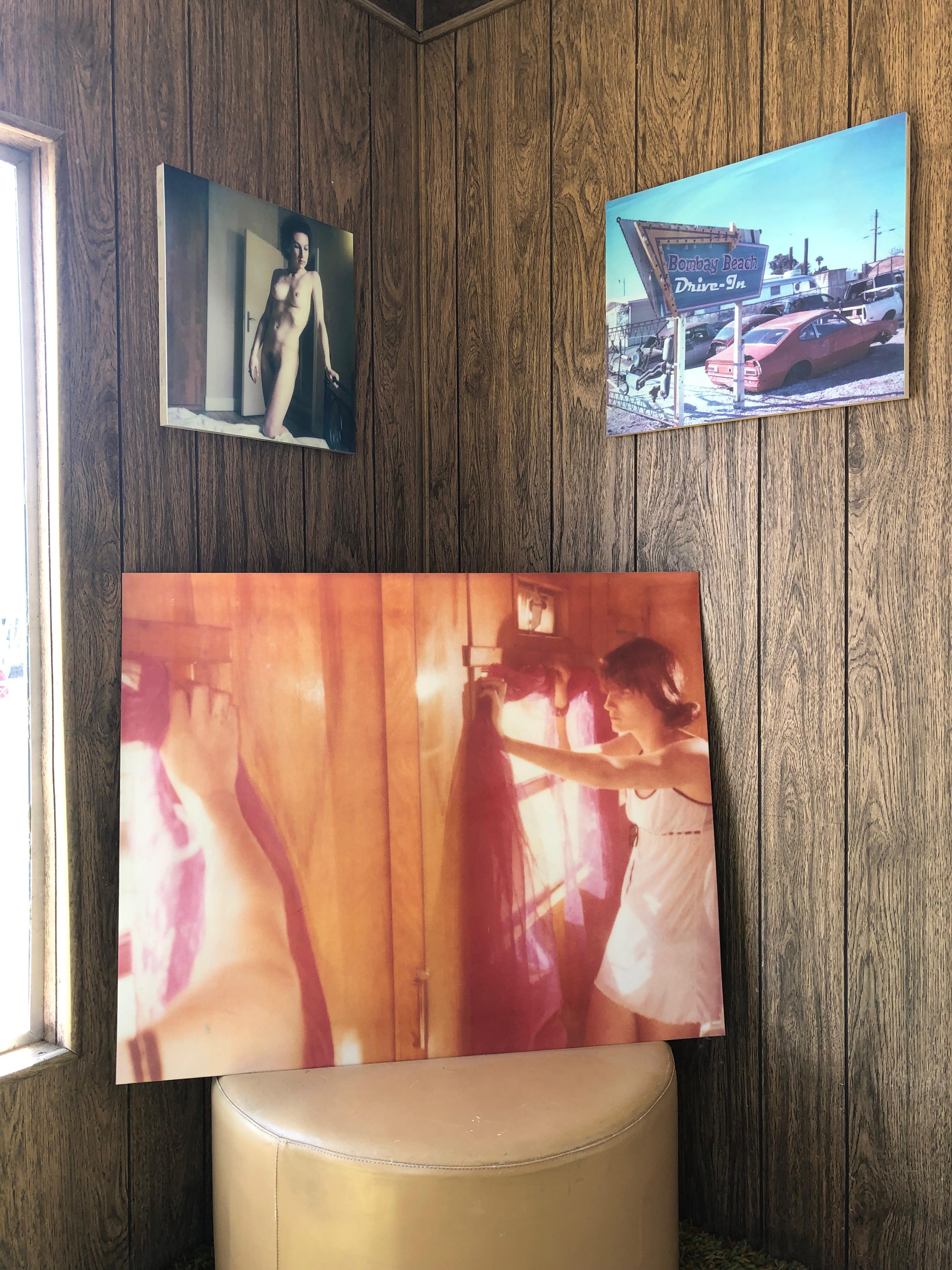 Missing, 50x50cm, 21. Jahrhundert, Polaroid, Aktfotografie im Angebot 3