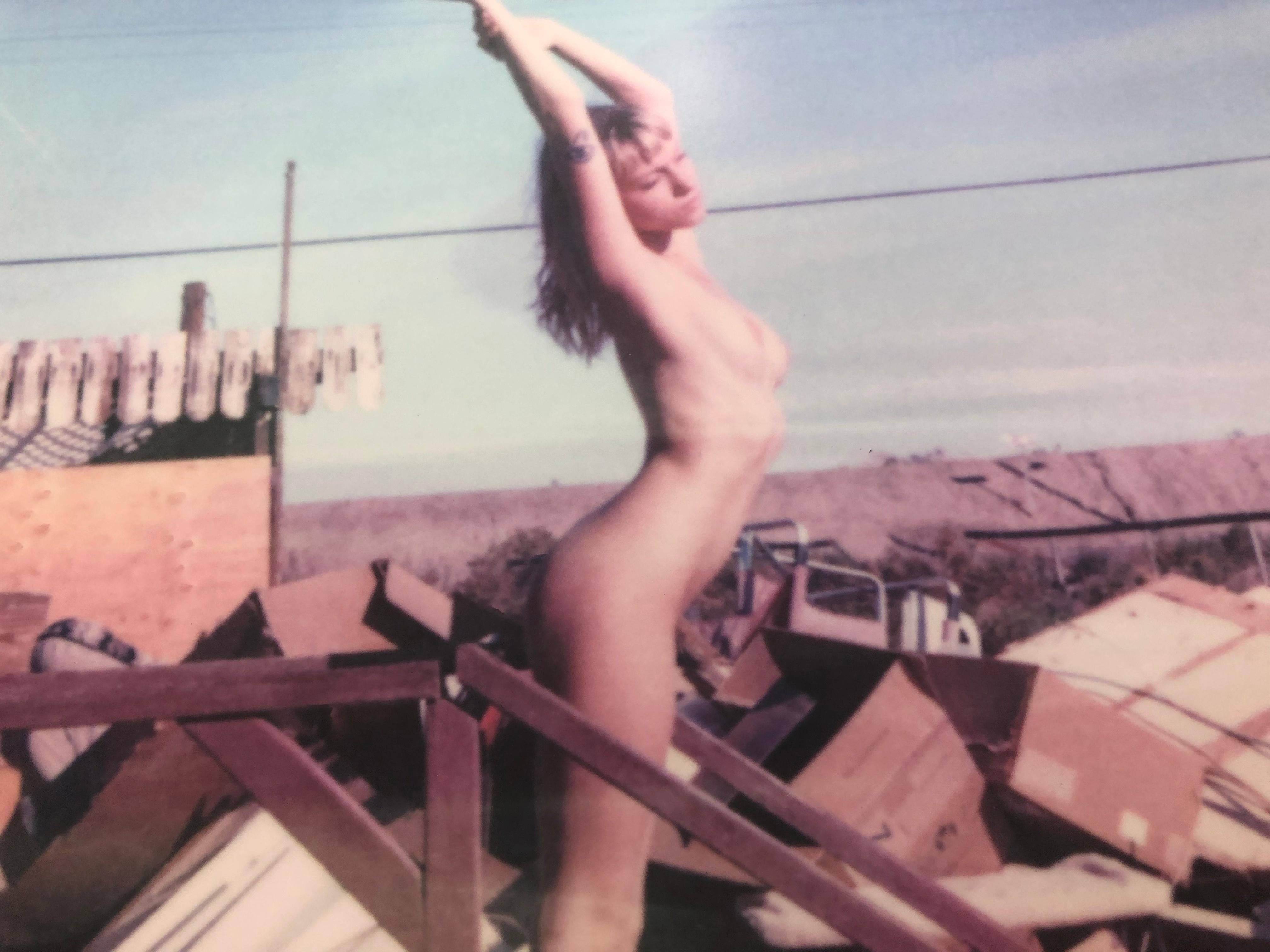 Matin. Midi. Nuit. - Contemporary, Polaroid, Nude, Color - Gris Landscape Photograph par Kirsten Thys van den Audenaerde