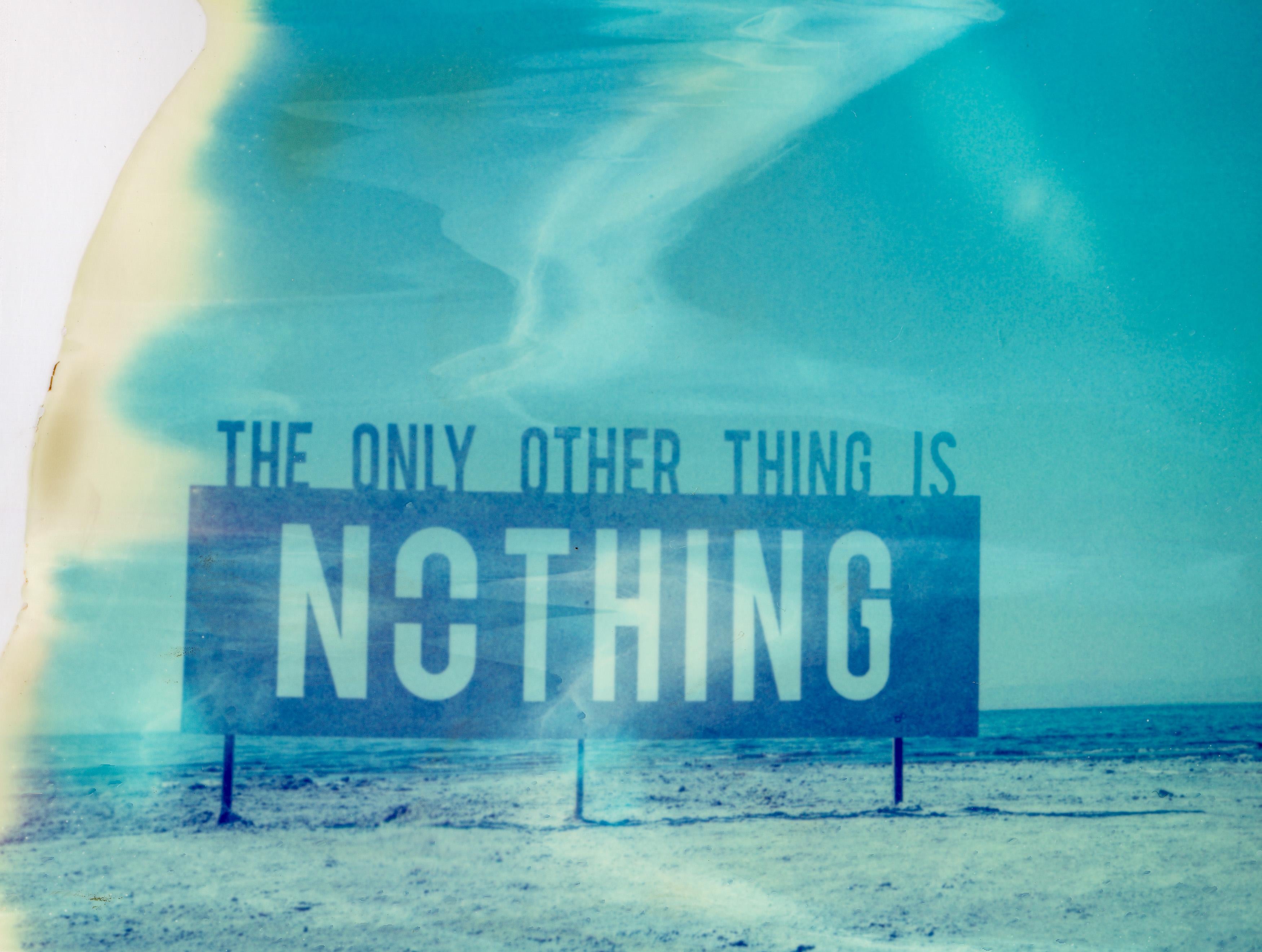 Nothing (Bombay Beach, CA) - 21e siècle, Polaroïd, Photographie de paysage