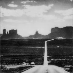 Out on the road  Polaroid, 21. Jahrhundert, Zeitgenssisch, Farbe, Landschaft