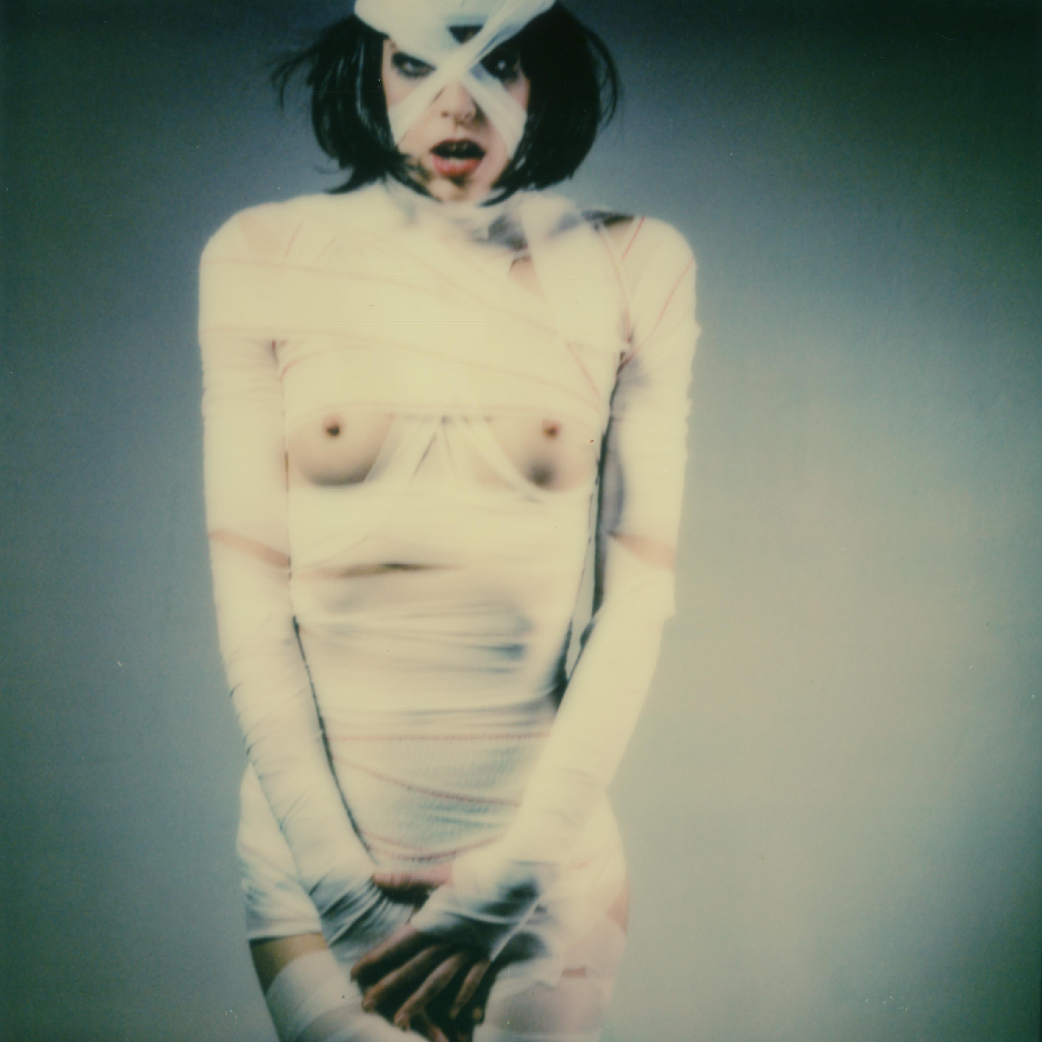 Rapture - Contemporary, Polaroid, Farbe, Frauen, 21. Jahrhundert