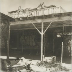 Round here (Bombay Beach) - Contemporary, Polaroid, Women