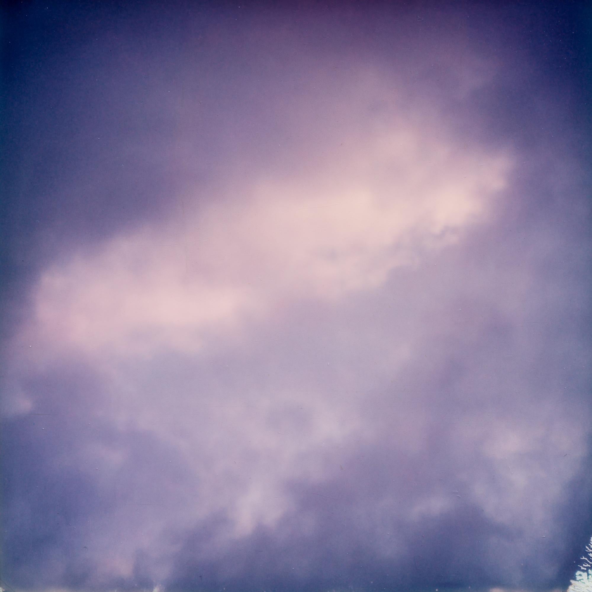 Kirsten Thys van den Audenaerde Color Photograph – Sky High, 21. Jahrhundert, Polaroid, Landschaftsfotografie, Zeitgenössisch