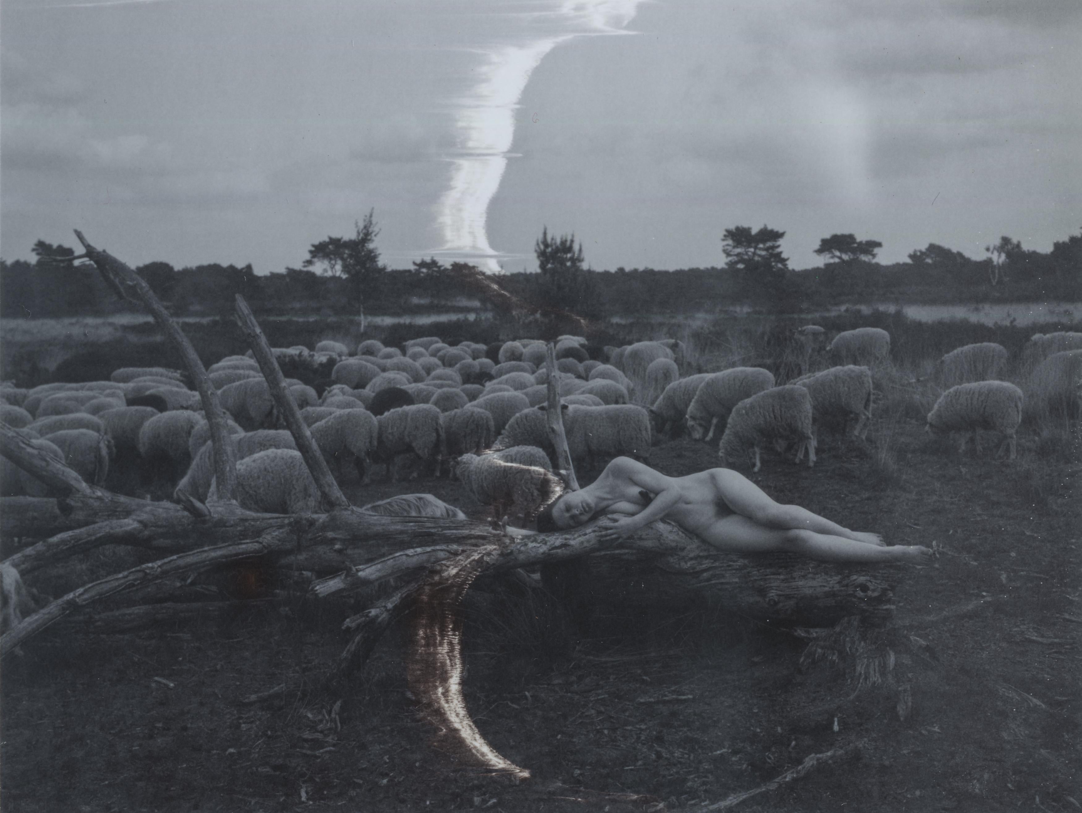 Black and White Photograph Kirsten Thys van den Audenaerde - Sonnet - Contemporain, Nu, Femmes, Polaroïd, 21ème siècle