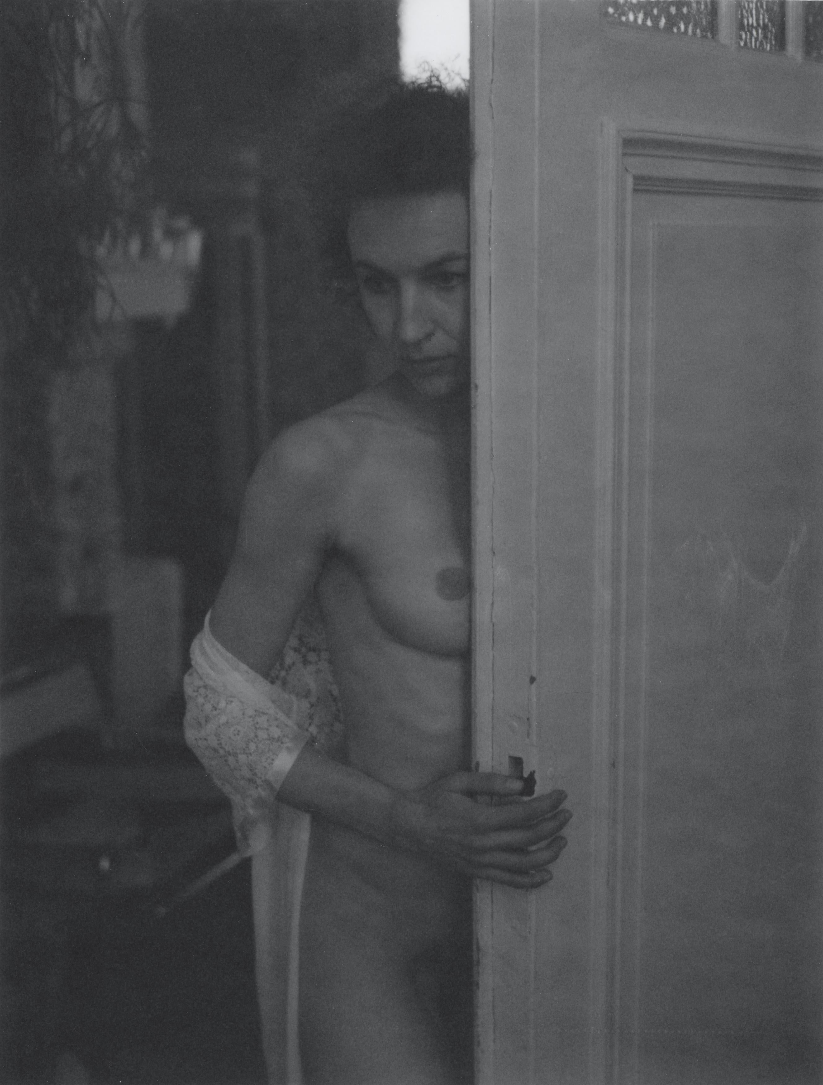 Color Photograph Kirsten Thys van den Audenaerde - Sucre - Contemporain, Nu, Femmes, Polaroïd, 21ème siècle