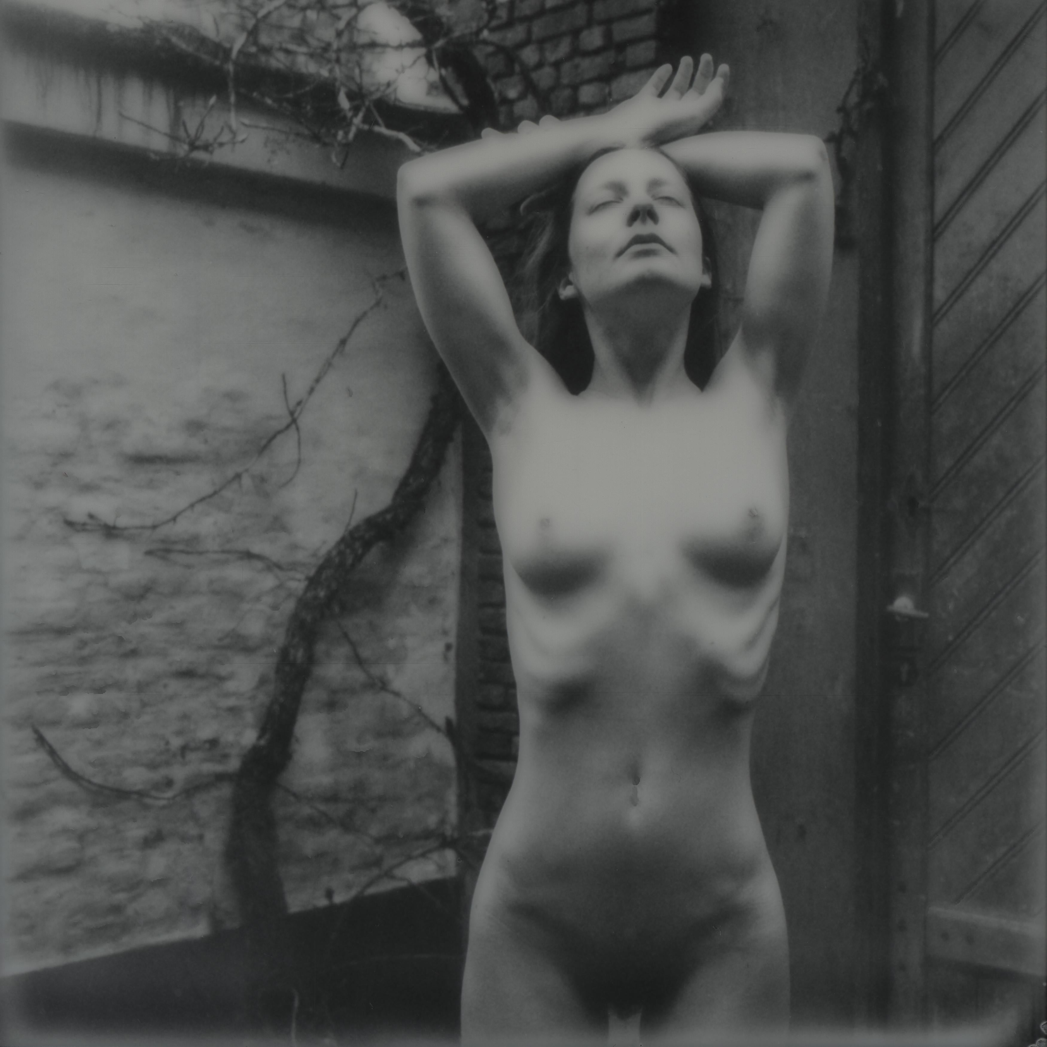 Kirsten Thys van den Audenaerde Nude Photograph - Sunblind - Contemporary, Nude, Women, Polaroid, 21st Century