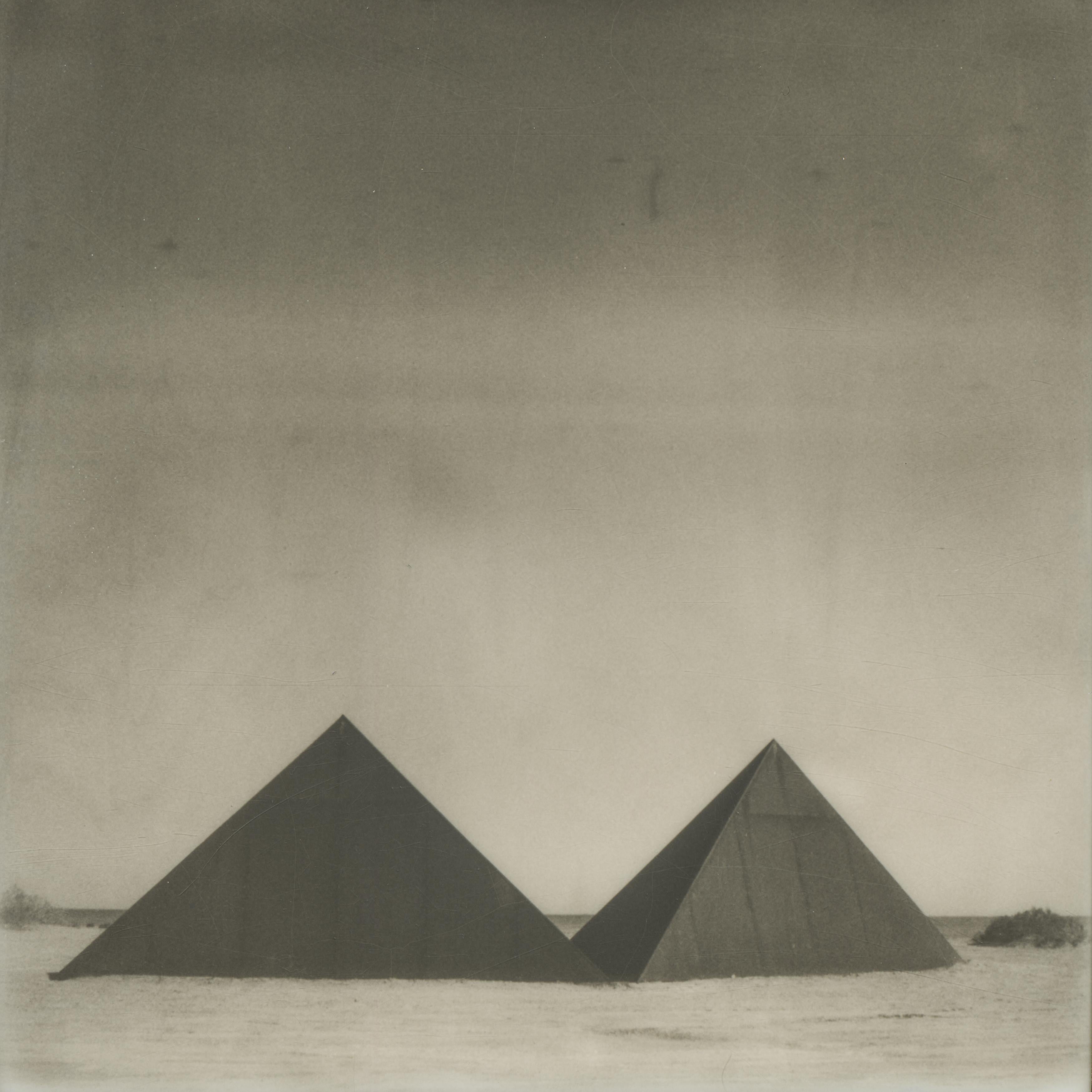 Landscape Photograph Kirsten Thys van den Audenaerde - Tessellate - Contemporain, Nu, Femmes, Polaroid, 21ème siècle
